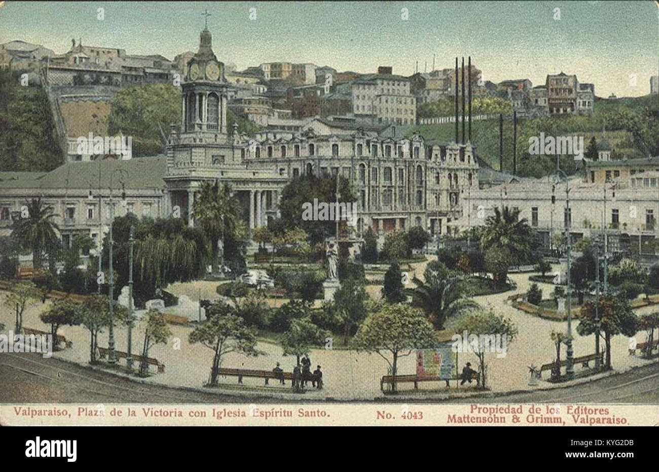 Valparaíso postales. La Plaza de la victoria con la iglesia Espíritu Santo Foto de stock