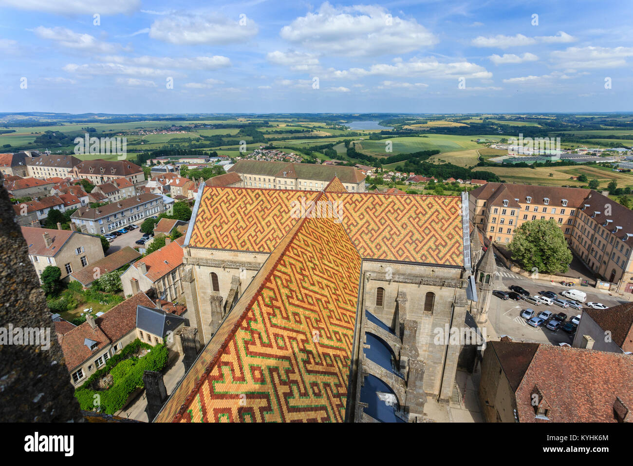 Francia, Haute-Marne (52), Langres, vue depuis le sommet de la tour sud de la Cathédrale Saint-Mammès sur la Vieille Ville // Francia, Haute-Marne, Lang Foto de stock