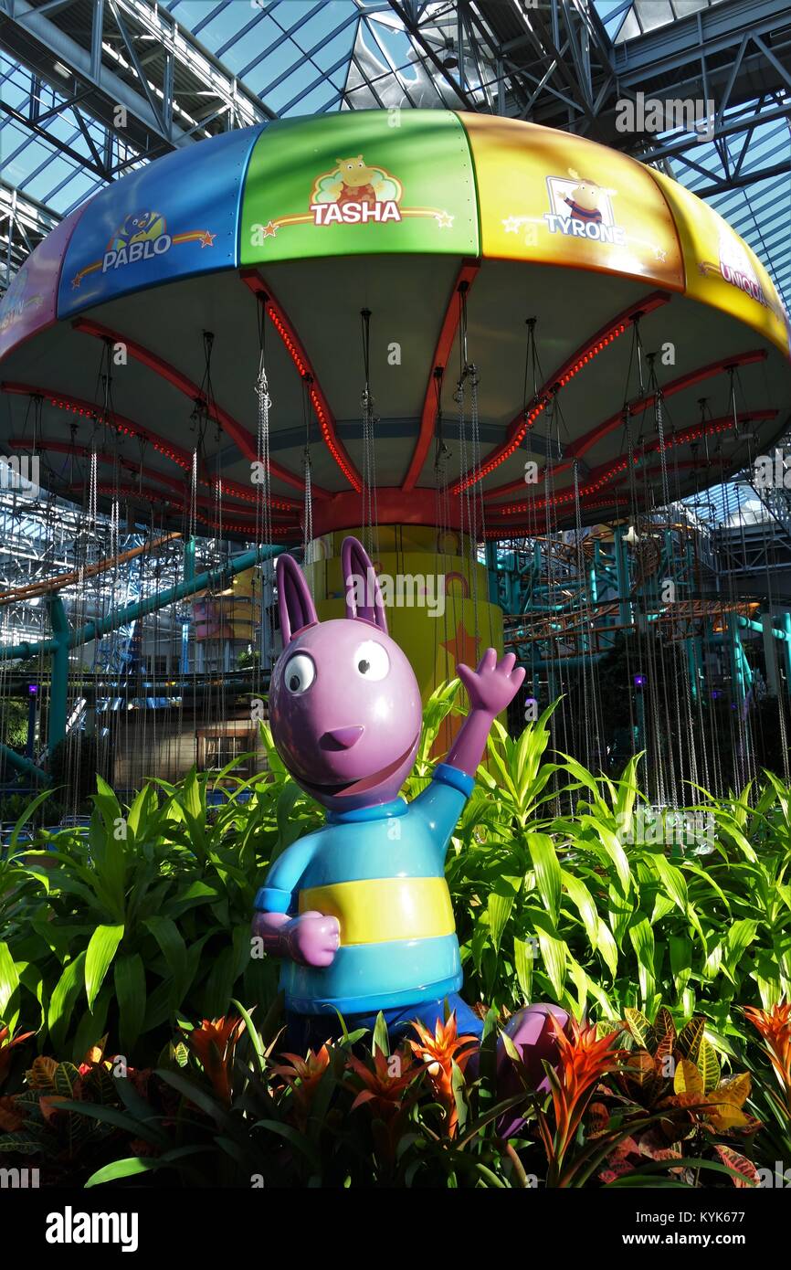 Theme park ride indoor fotografías e imágenes de alta resolución - Alamy