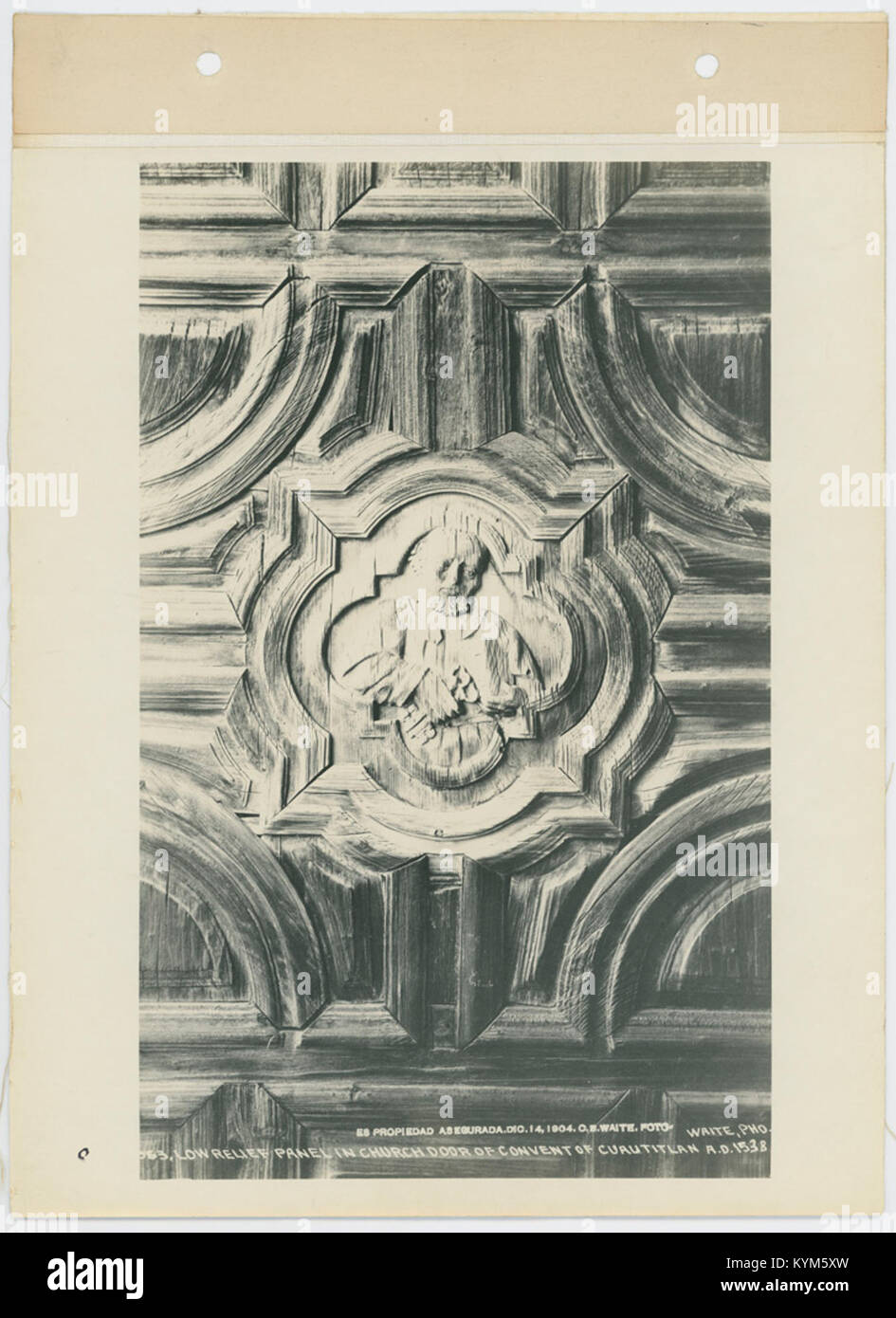 Bajo relieve en el panel de la puerta de la Iglesia del Convento de Cuautitlán, 25306464808 o Foto de stock