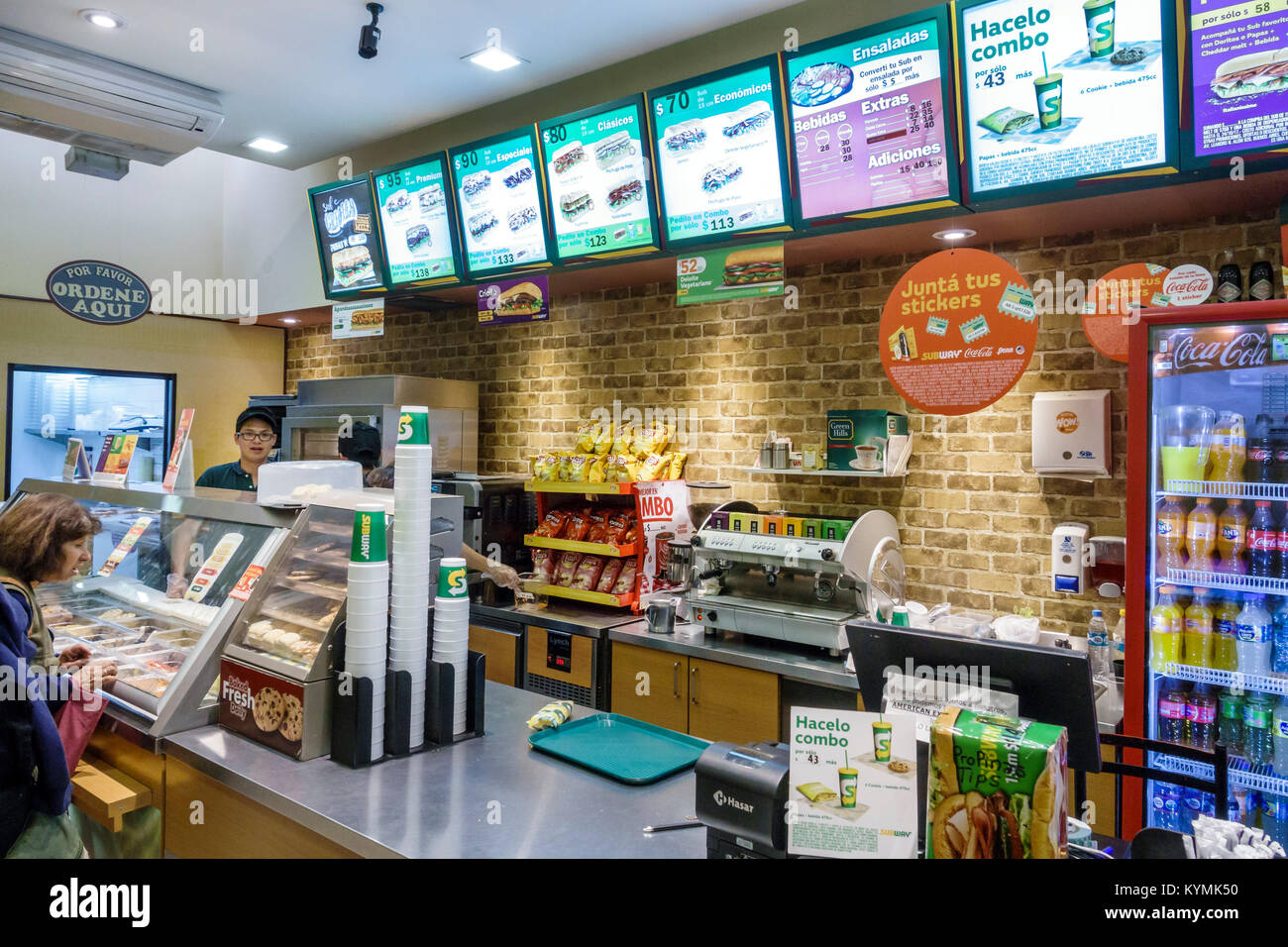 Argentina Buenos Aires Palermo Subway Restaurantes Comida Cena Comer Fuera Cafes Informales Bistros Bistro Franquicia Americana Re Fotografia De Stock Alamy