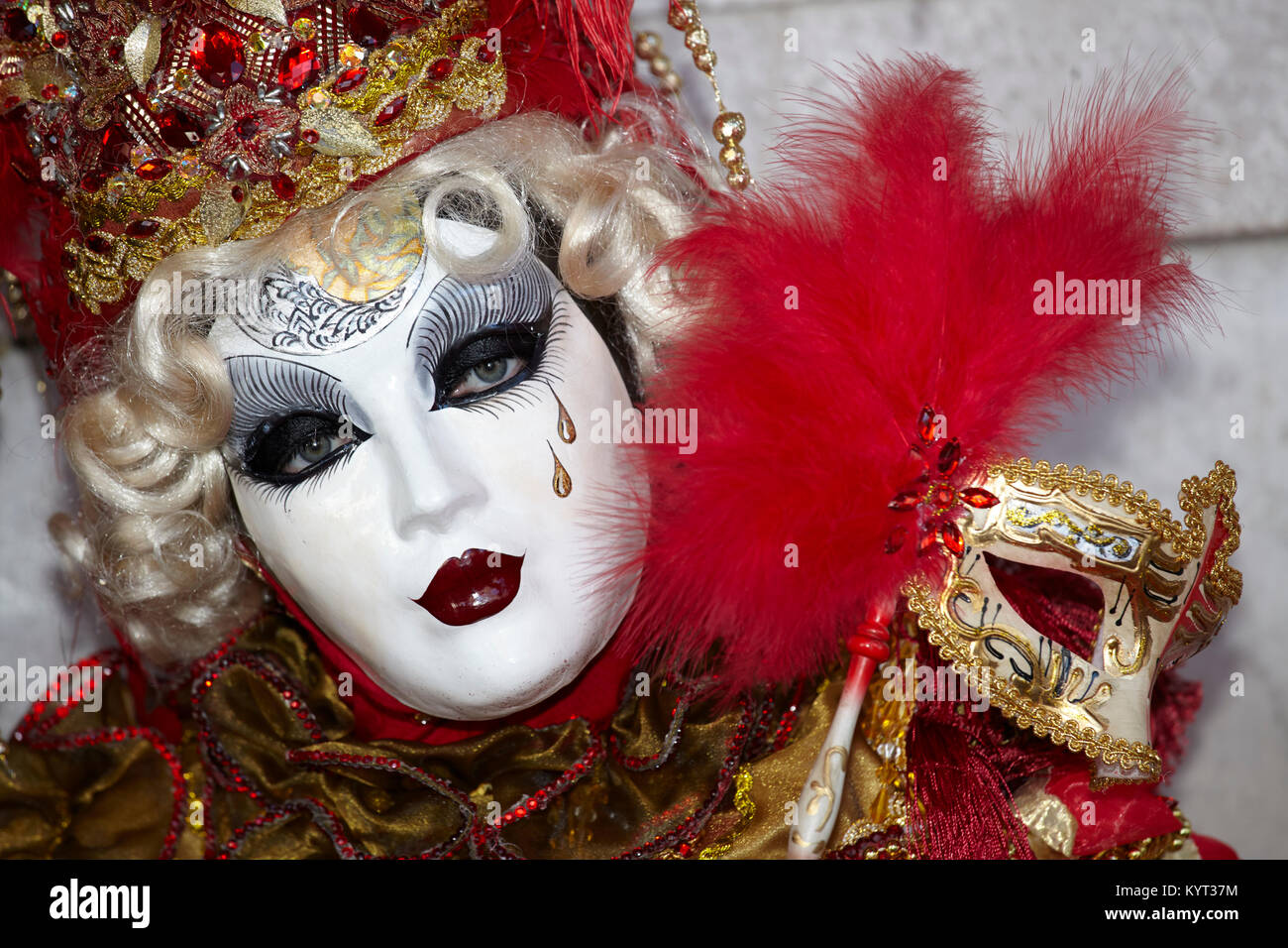 Máscara veneciana tradicional en el carnaval de 2017, Venecia, Italia  Fotografía de stock - Alamy