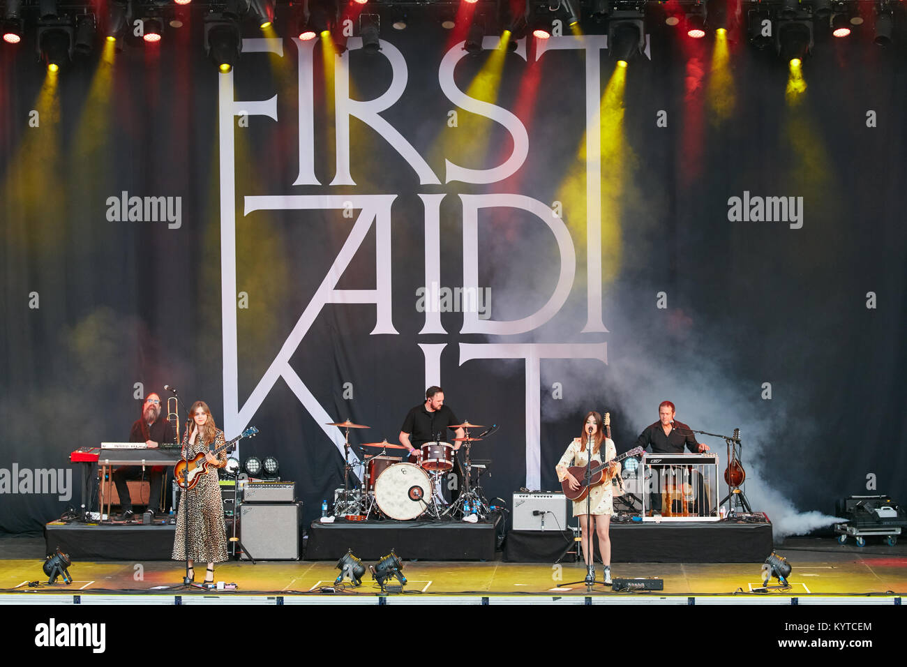 Klara soderberg and johanna soderberg first aid kit fotografías e