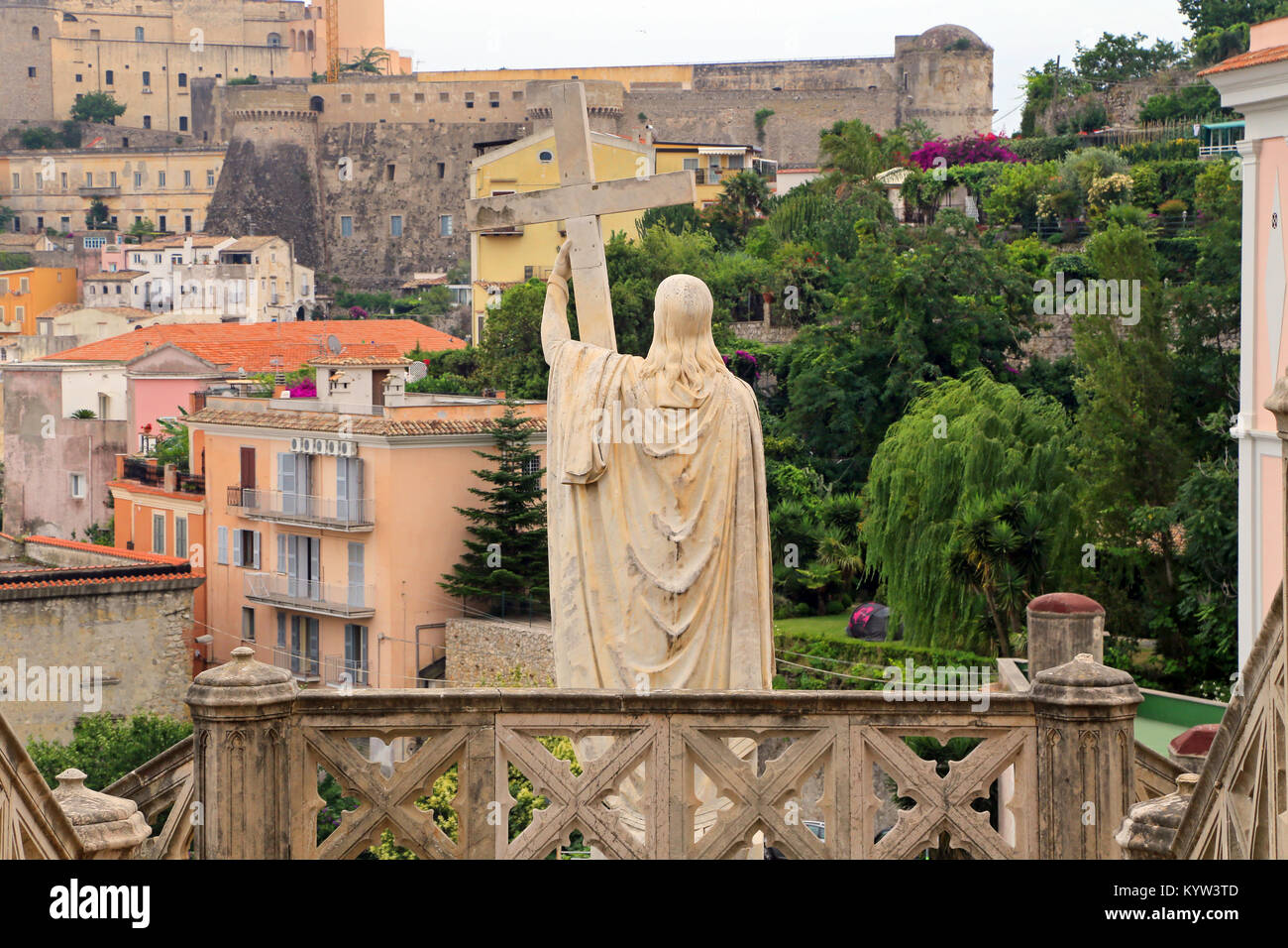 Jesucristo tiene pasión cruz estatua de mármol de Gaeta, en el sur de Italia Foto de stock