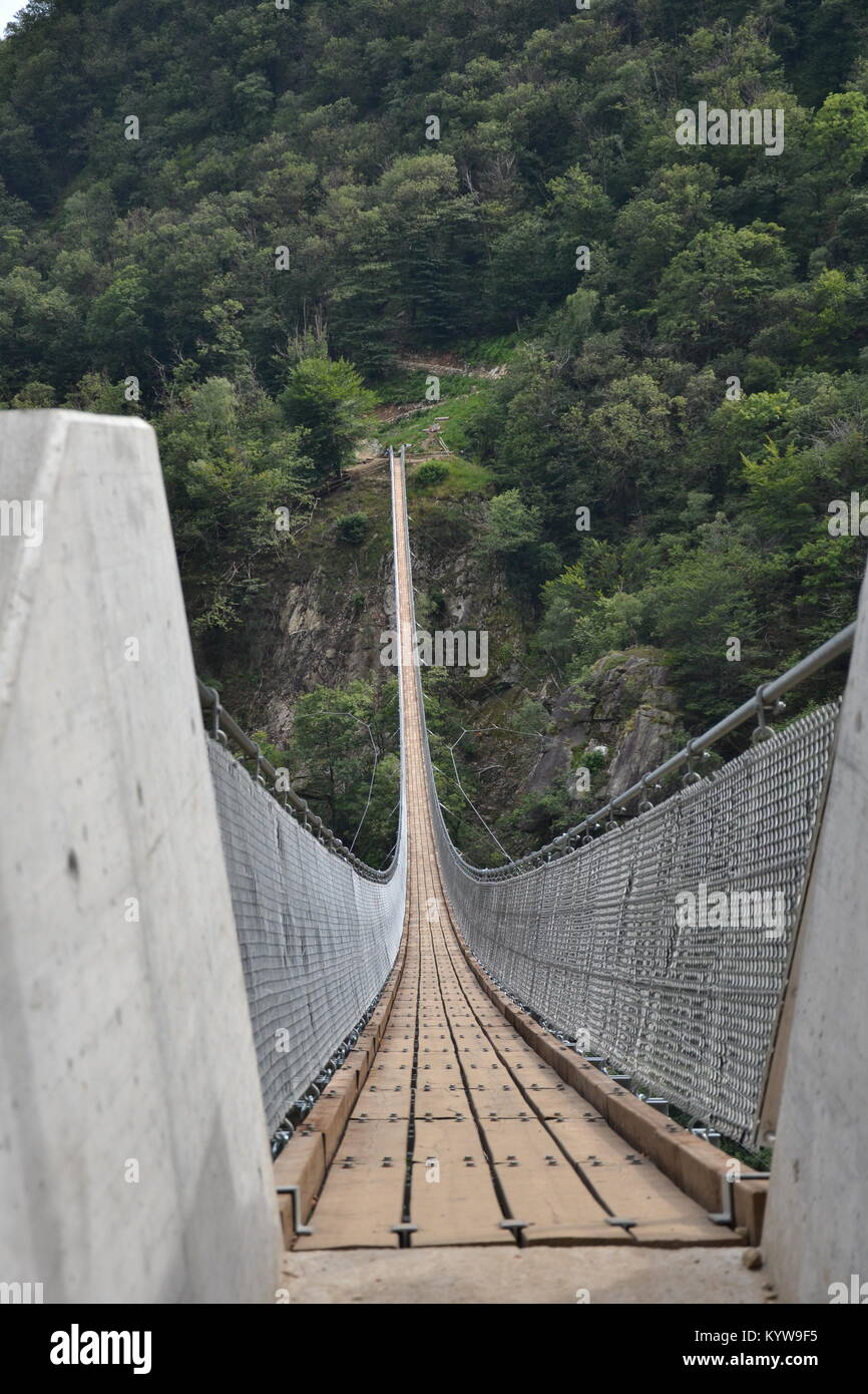 Ponte Carasc Tibetano, Bellinzona, Suiza Foto de stock
