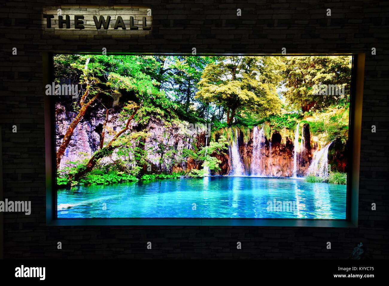 Samsung 4K 146 pulgadas TV modular, "el muro", en el CES (Consumer  Electronics Show), la feria más grande del mundo, en Las Vegas, EE.UU  Fotografía de stock - Alamy