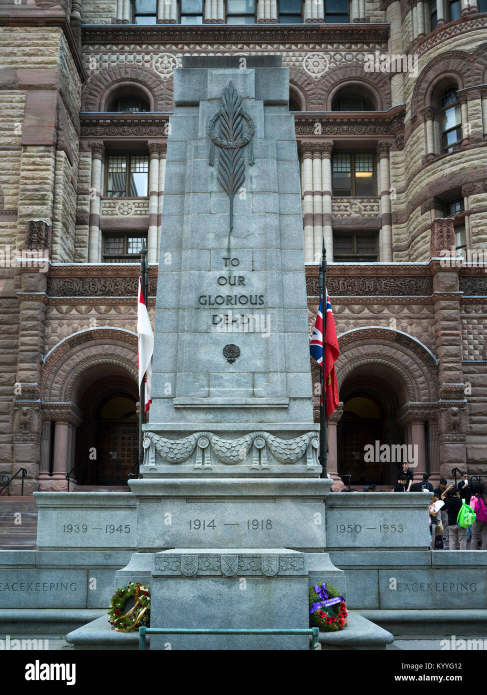 Monumento fuera el antiguo Ayuntamiento de Toronto, Ontario, Canadá Foto de stock