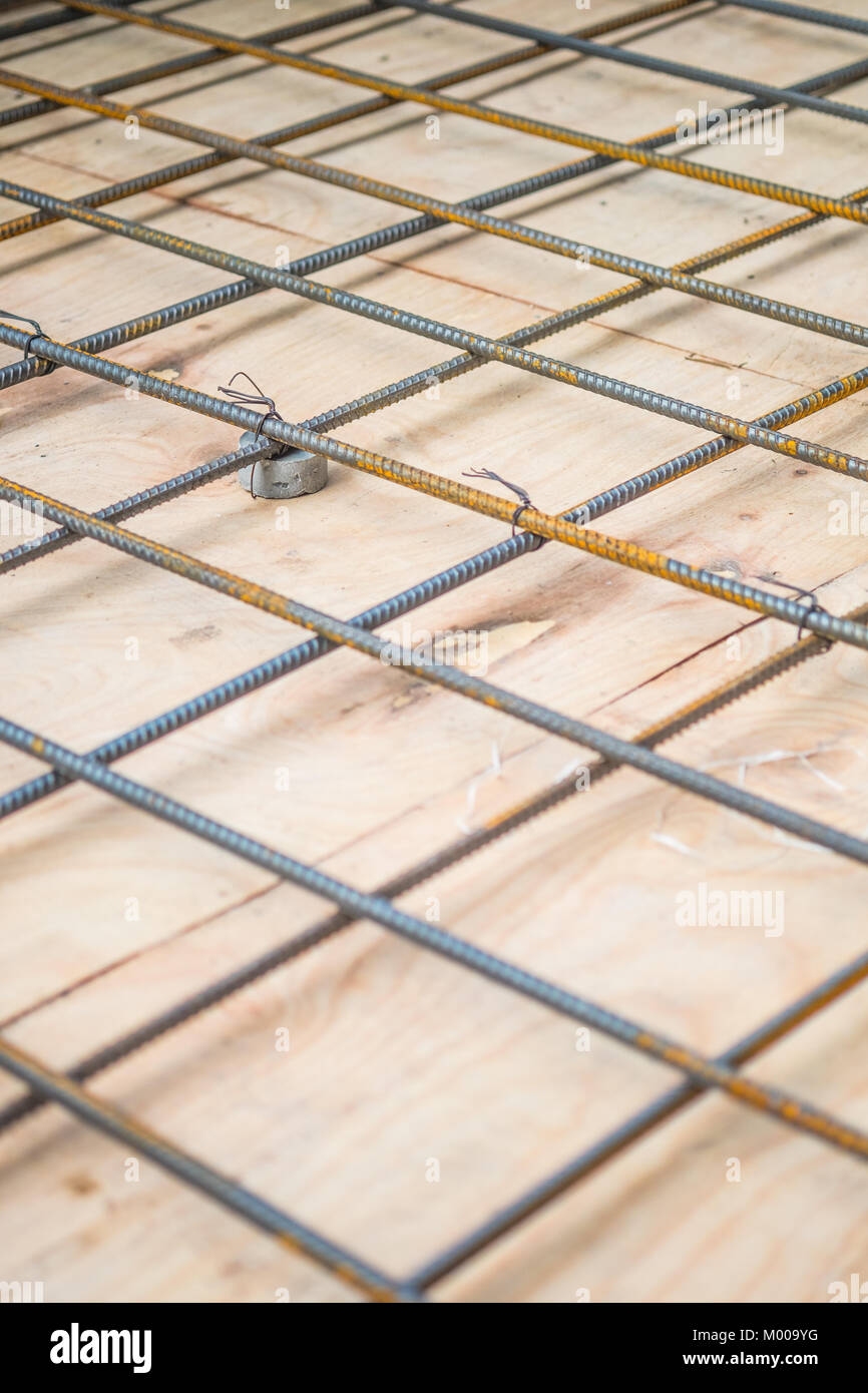 Armaduras de malla de alambre de acero, el cual es apoyado por el mortero y  la caja de la cubierta de la placa de madera pavimentos prefabricados de  hormigón en obra, el