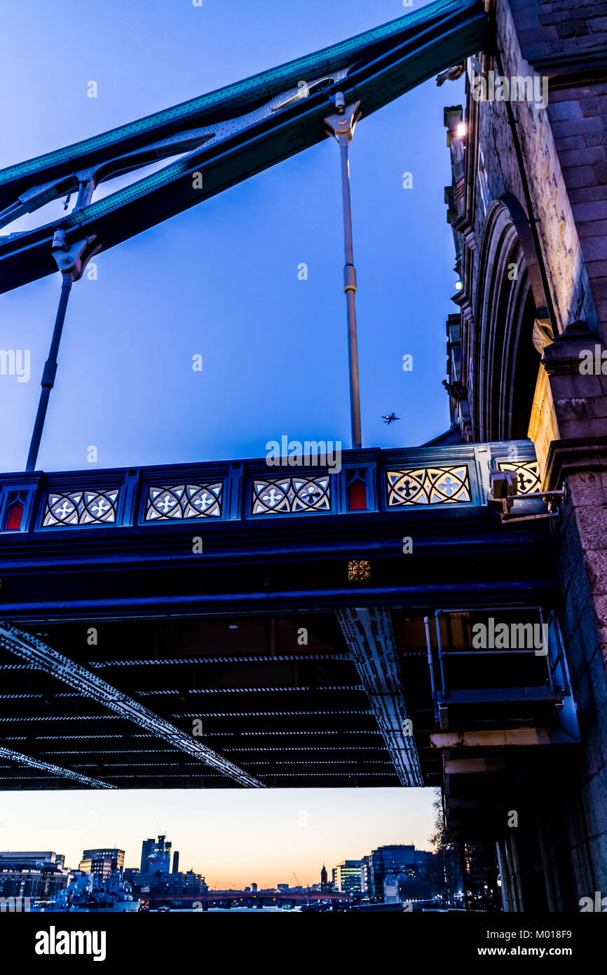 Tower Bridge, el río Támesis de Londres. Foto de stock