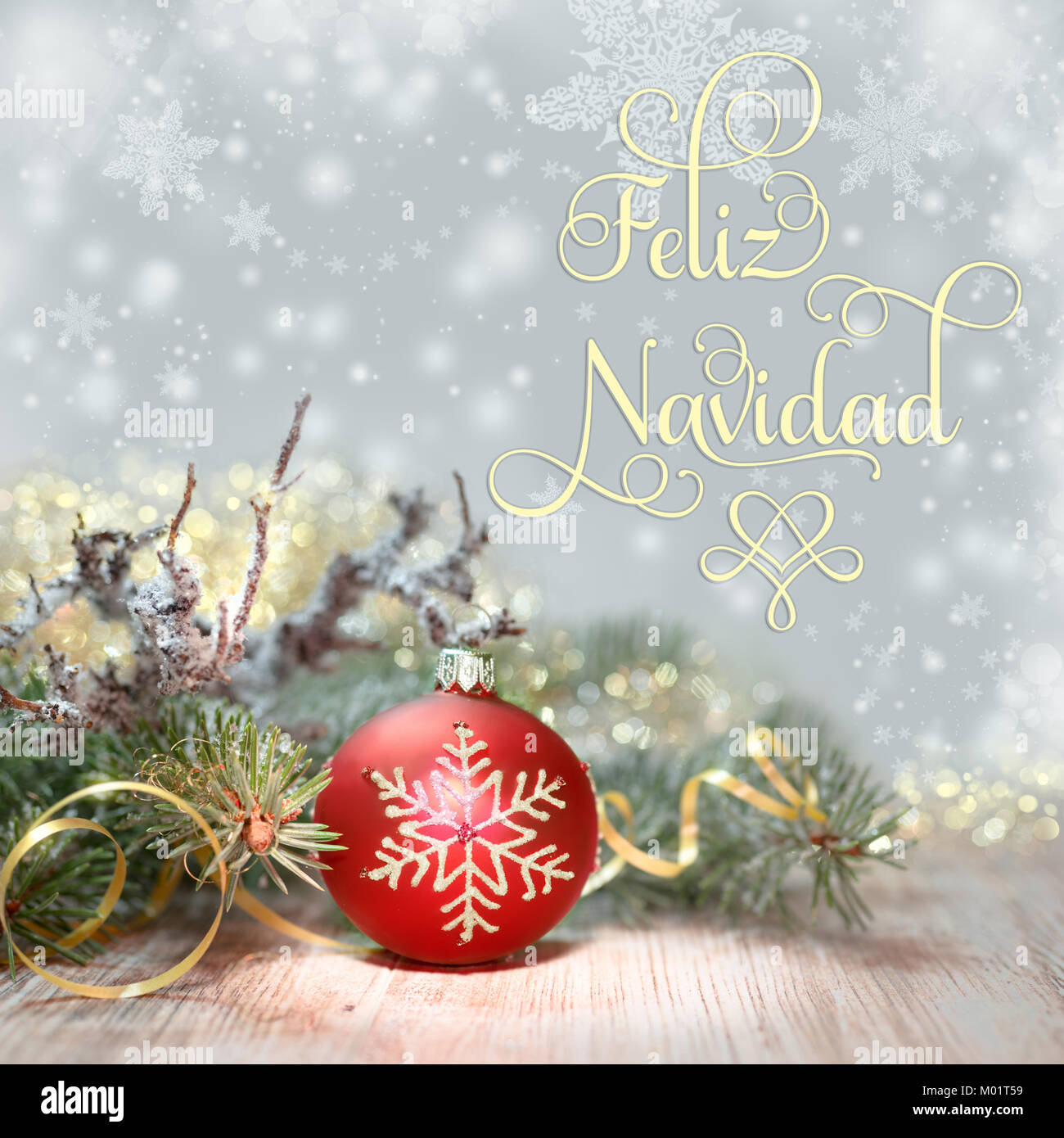 Árbol de Navidad decorado y adornos de color rojo, el texto "Feliz Navidad",  o "Merry Christmas" en español Fotografía de stock - Alamy