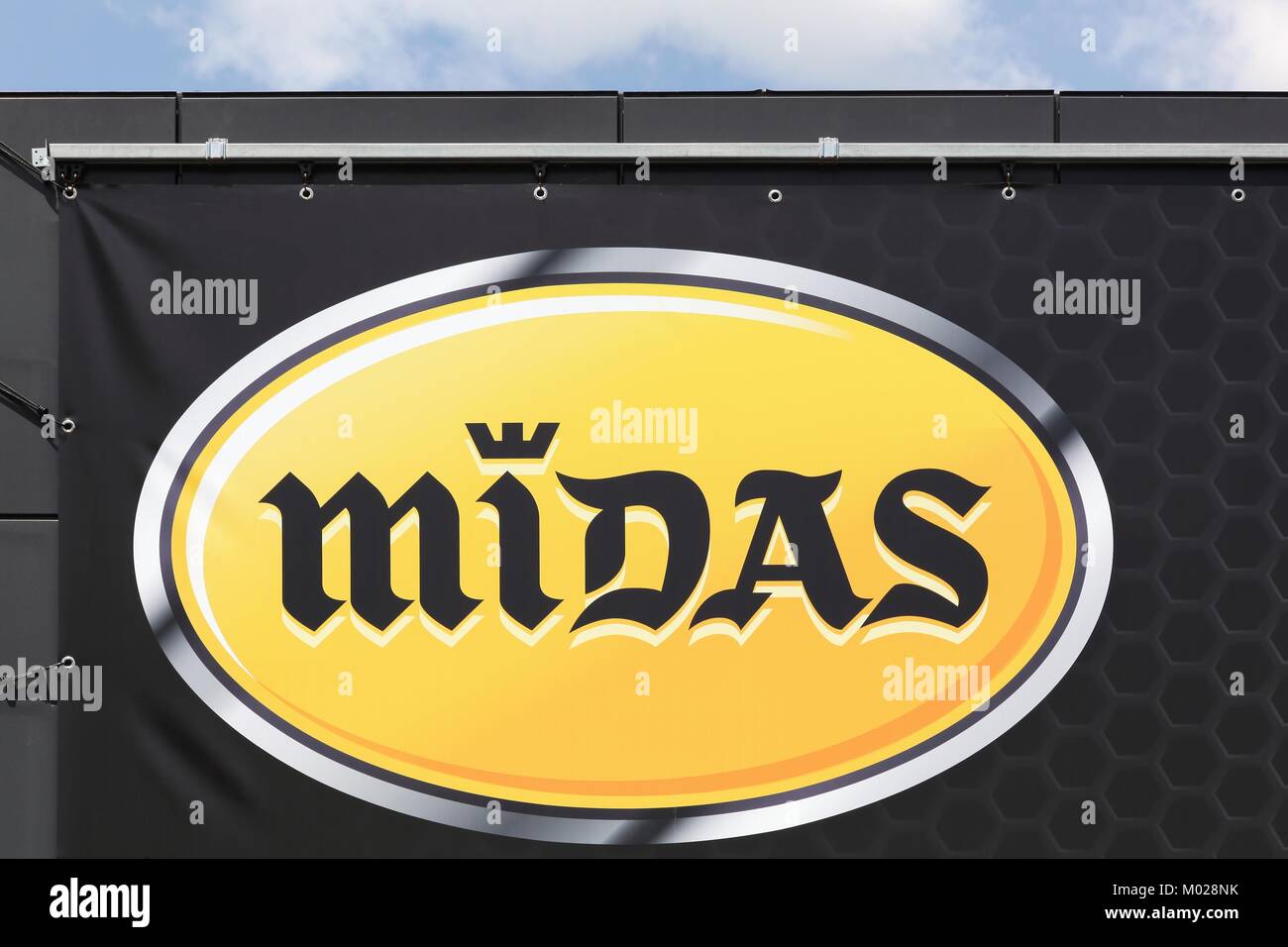 Midas muffler fotografías e imágenes de alta resolución Alamy
