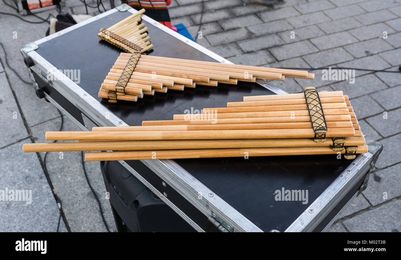 Las flautas de pan, zampona, siku. Los instrumentos musicales de viento. La  música folklórica andina Fotografía de stock - Alamy