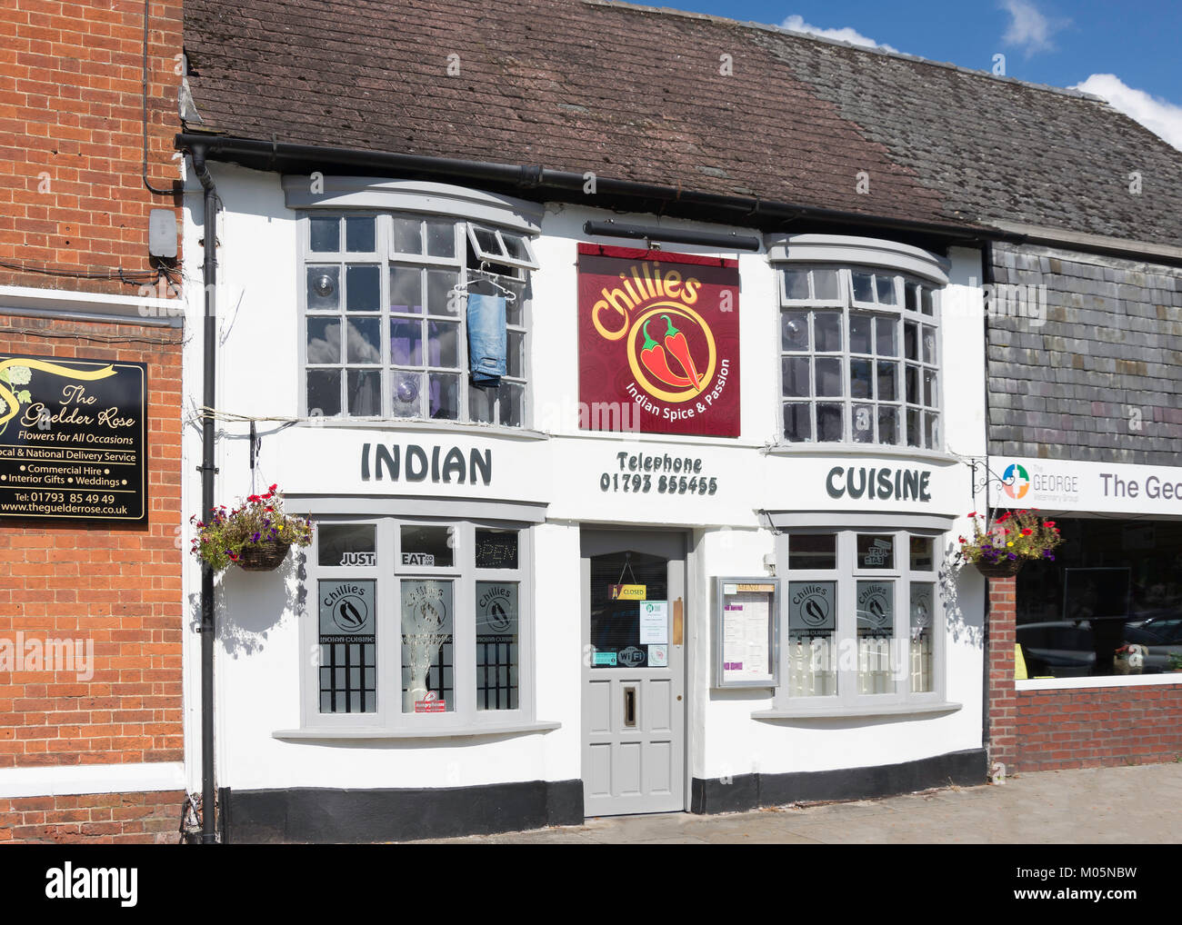 Chiles restaurante indio, High Street, Wootton Bassett, Wiltshire, Inglaterra, Reino Unido Foto de stock