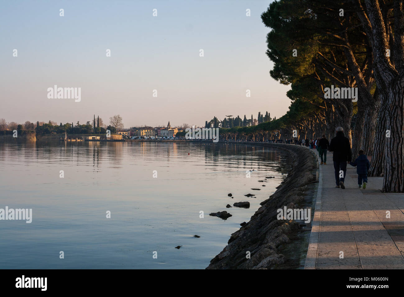 Peschiera del Garda, el Lago de Garda, Verona, Véneto, Italia Foto de stock