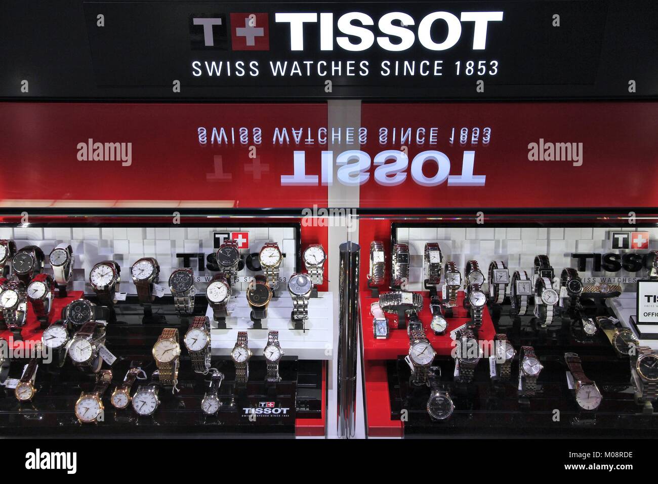 MUNICH, Alemania - 1 de abril de 2014: Tissot watch store ventana en el  Aeropuerto Internacional de Munich en Alemania. Tissot es una conocida marca  de relojes de lujo datin Fotografía de stock - Alamy