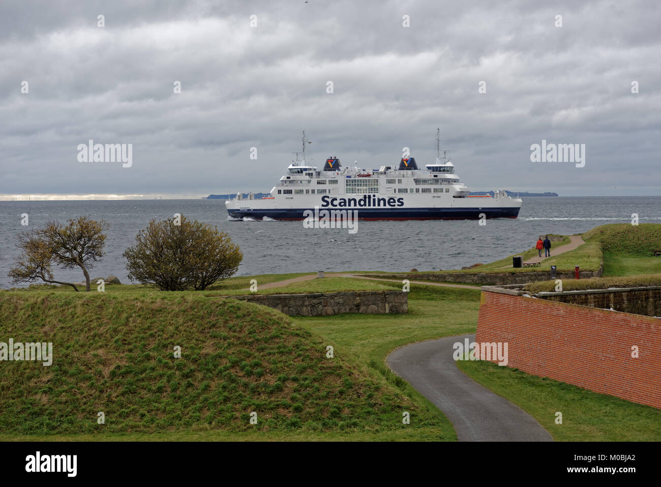 Helsingor, Dinamarca - Noviembre 6, 2016: el barco de la línea de ferry Scandlines van desde Dinamarca a Suecia. Con más de 90.000 salidas en 12 de los transbordadores, en 201 Foto de stock