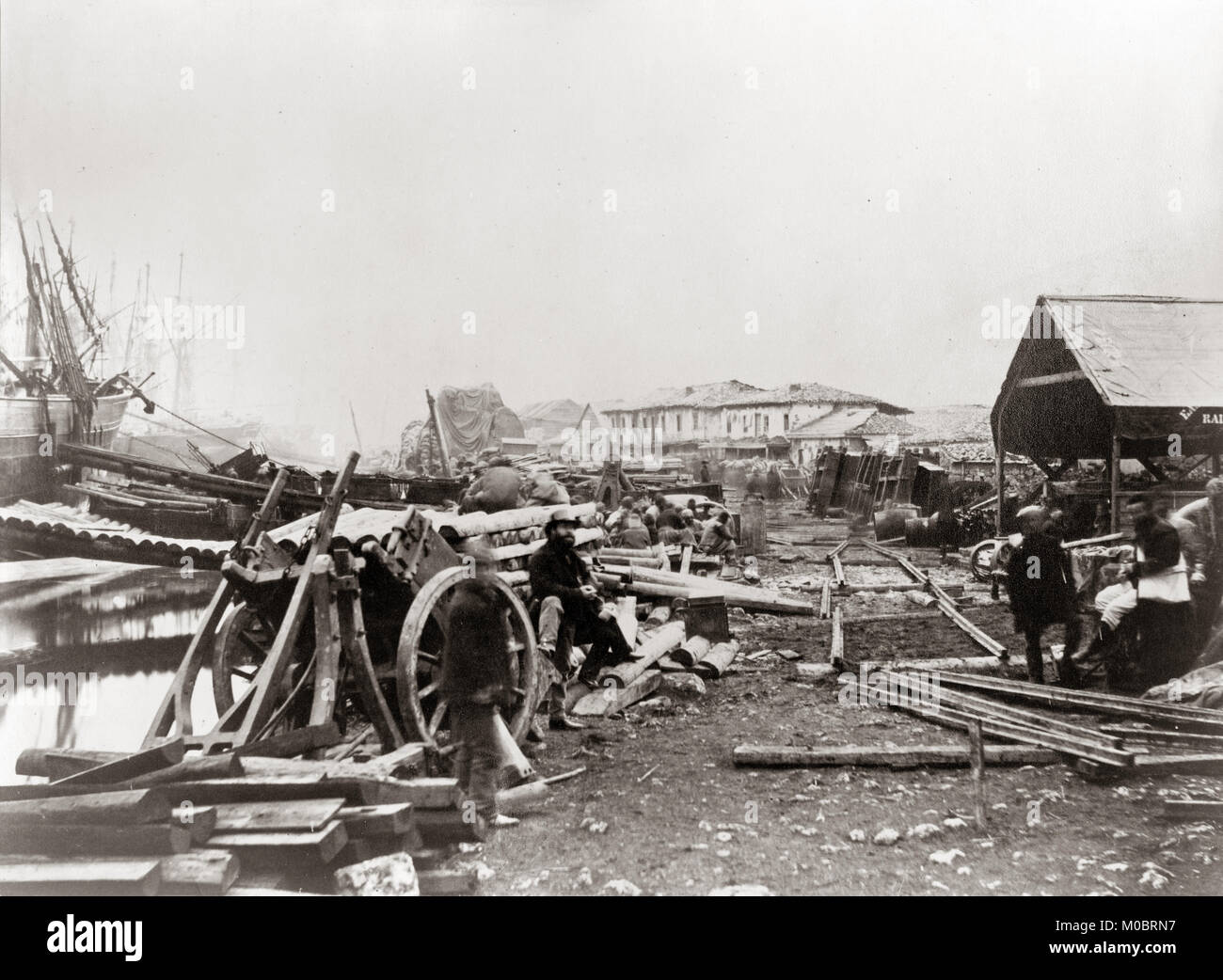 Roger Fenton (1819-1869), la guerra de Crimea, lugar de desembarco, ferrocarriles, almacenes, Balaclava Foto de stock
