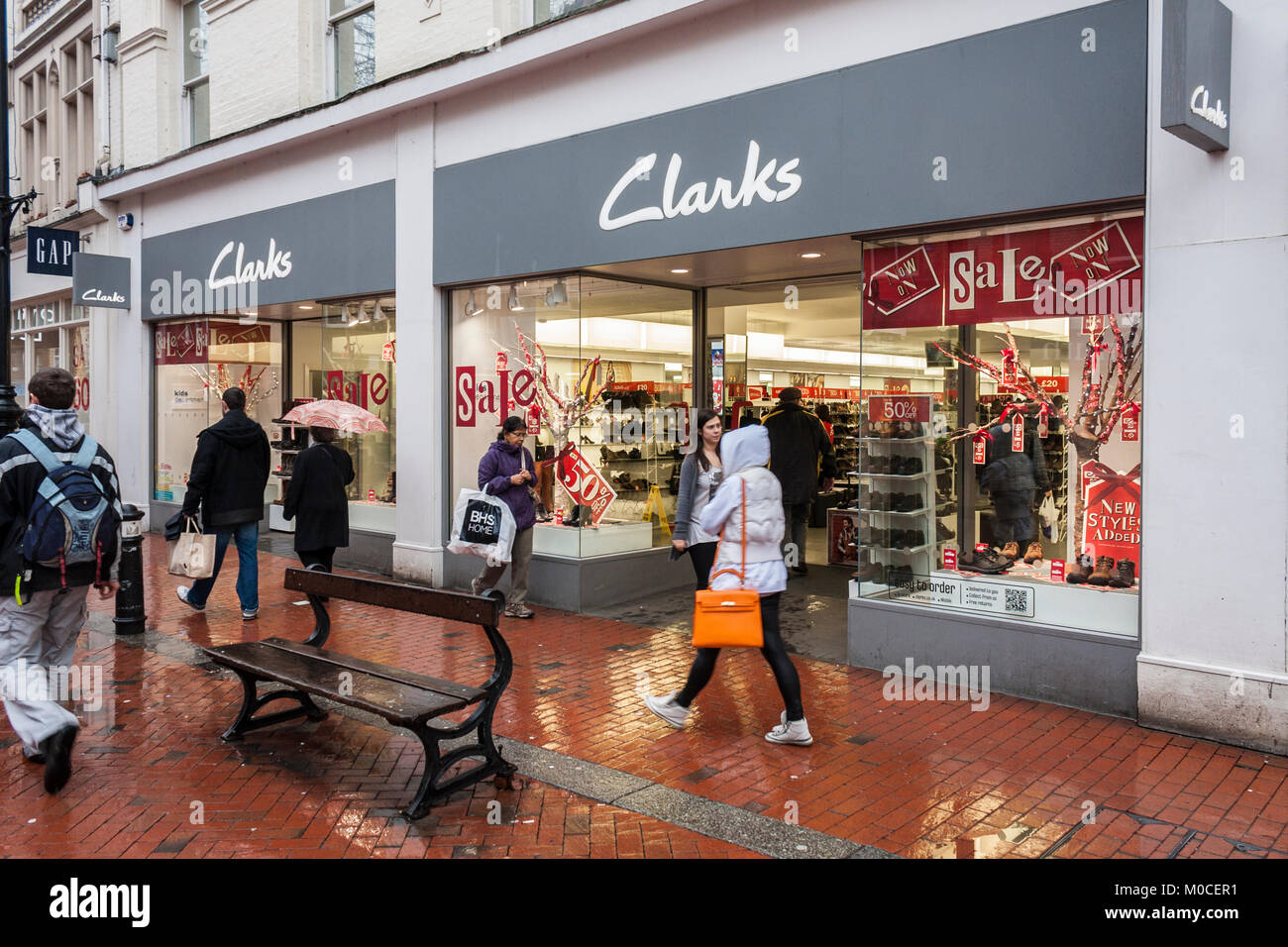 Tienda de Zapatos Clarks, Reading, Berkshire, Inglaterra, GB, REINO UNIDO  Fotografía de stock - Alamy