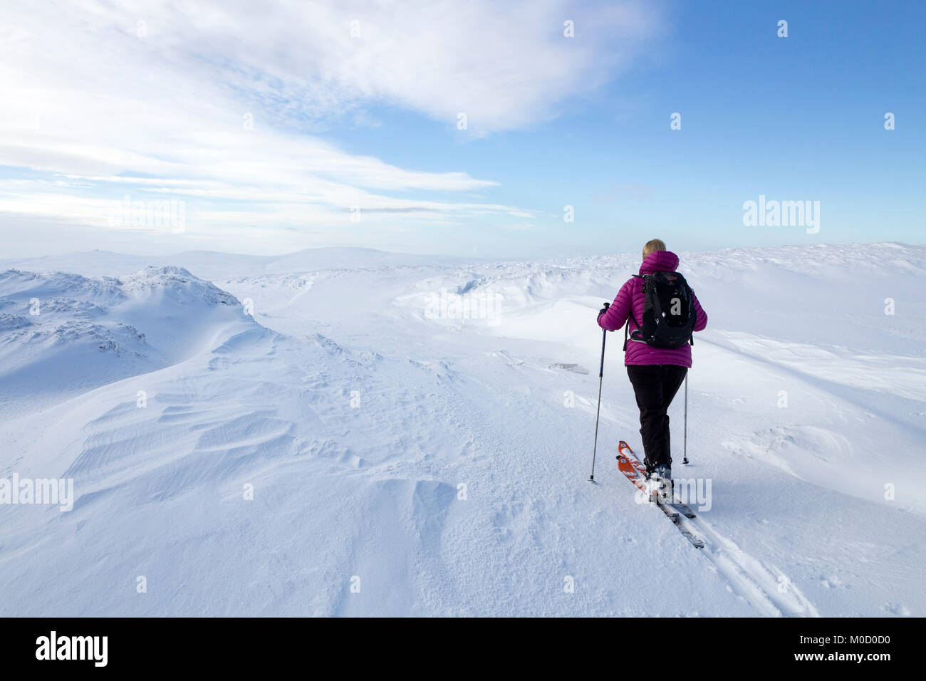 Asiento Burnhope, Cumbria, Reino Unido. Sábado 20 de enero de 2018. El clima del Reino Unido. Después de varios días de nieve y fuertes vientos, los esquiadores se disfrutan de unas grandes condiciones de nieve en Los Peninos del Norte hoy. Crédito: David Forster/Alamy Live News Foto de stock