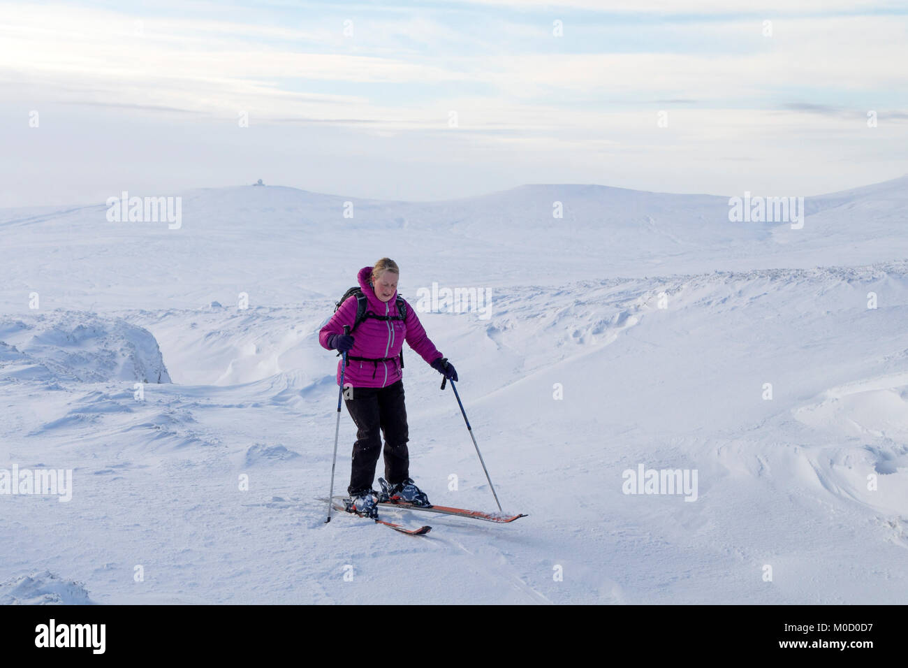 Asiento Burnhope, Cumbria, Reino Unido. Sábado 20 de enero de 2018. El clima del Reino Unido. Después de varios días de nieve y fuertes vientos, los esquiadores se disfrutan de unas grandes condiciones de nieve en Los Peninos del Norte hoy. Crédito: David Forster/Alamy Live News Foto de stock