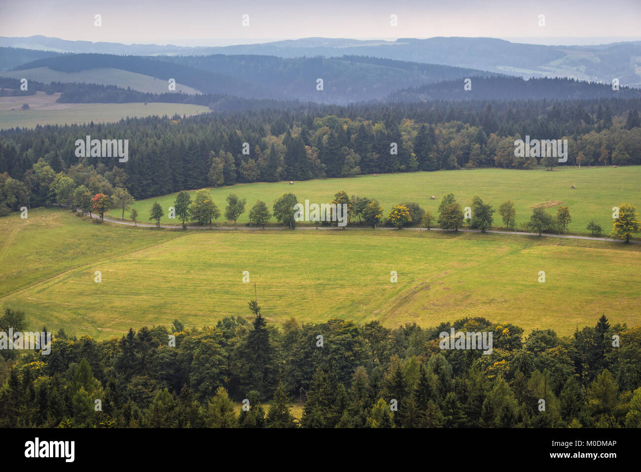 Vista aérea de montaña en las montañas Stolowe Naroznik (cuadro