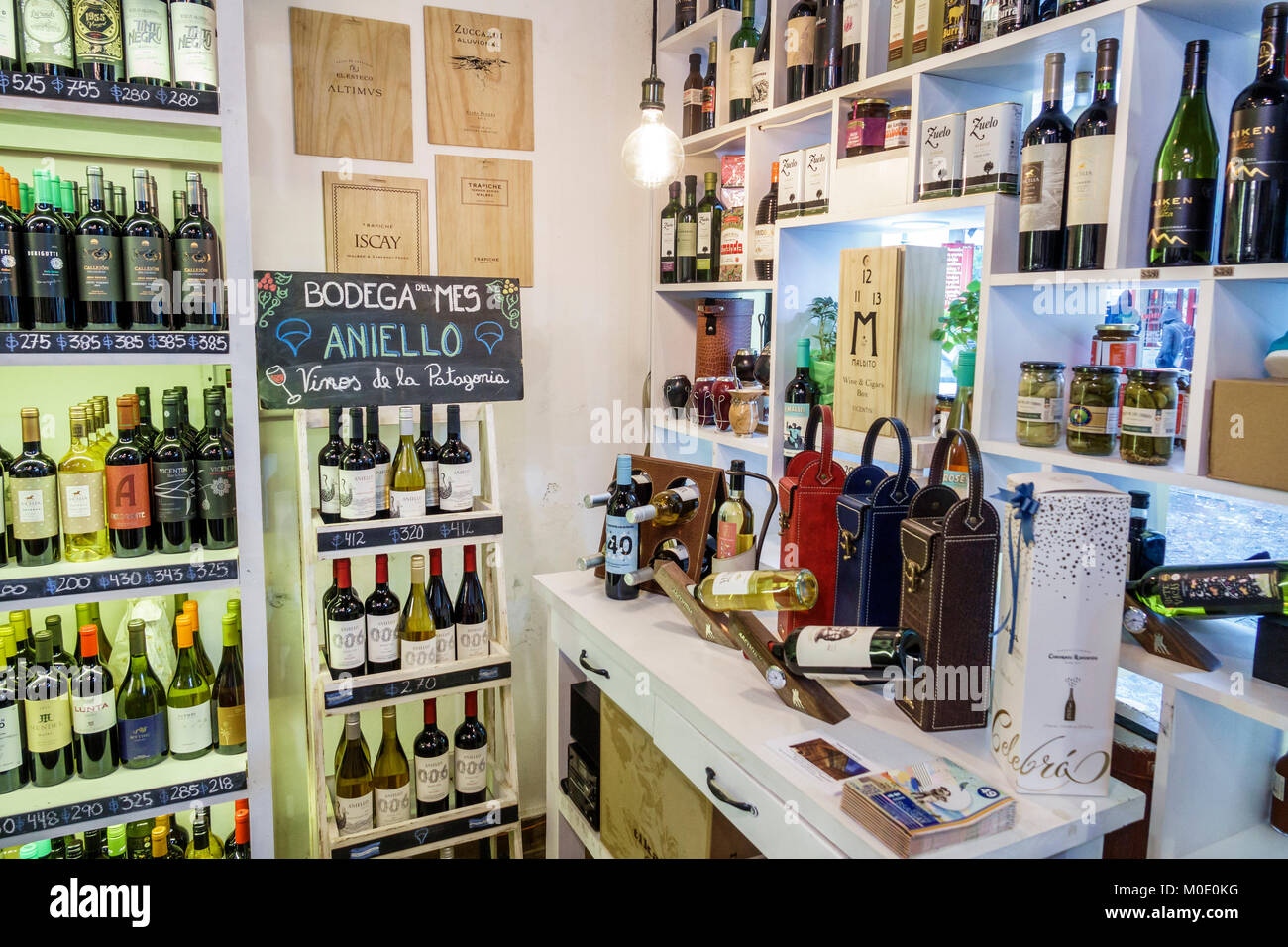 Buenos Aires Argentina,San Telmo,Vinoteca Orsogna bis,vino  argentino,tienda,compras compras compras tiendas tiendas mercado mercados  mercado mercado compra venta Fotografía de stock - Alamy