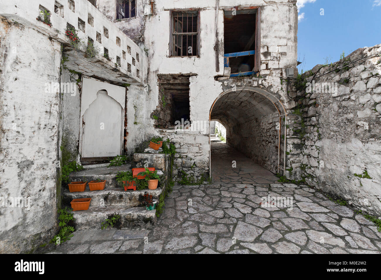 Casa antigua abandonada en el casco antiguo de Marmaris, Turquía Foto de stock