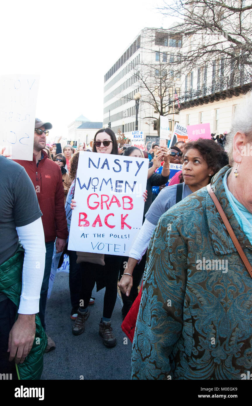Washington DC, Estados Unidos. 20 ene, 2018. Manifestantes de mujeres participen en marzo en Washington DC, Estados Unidos. Crédito: Kirk Treakle/Alamy Live News Foto de stock