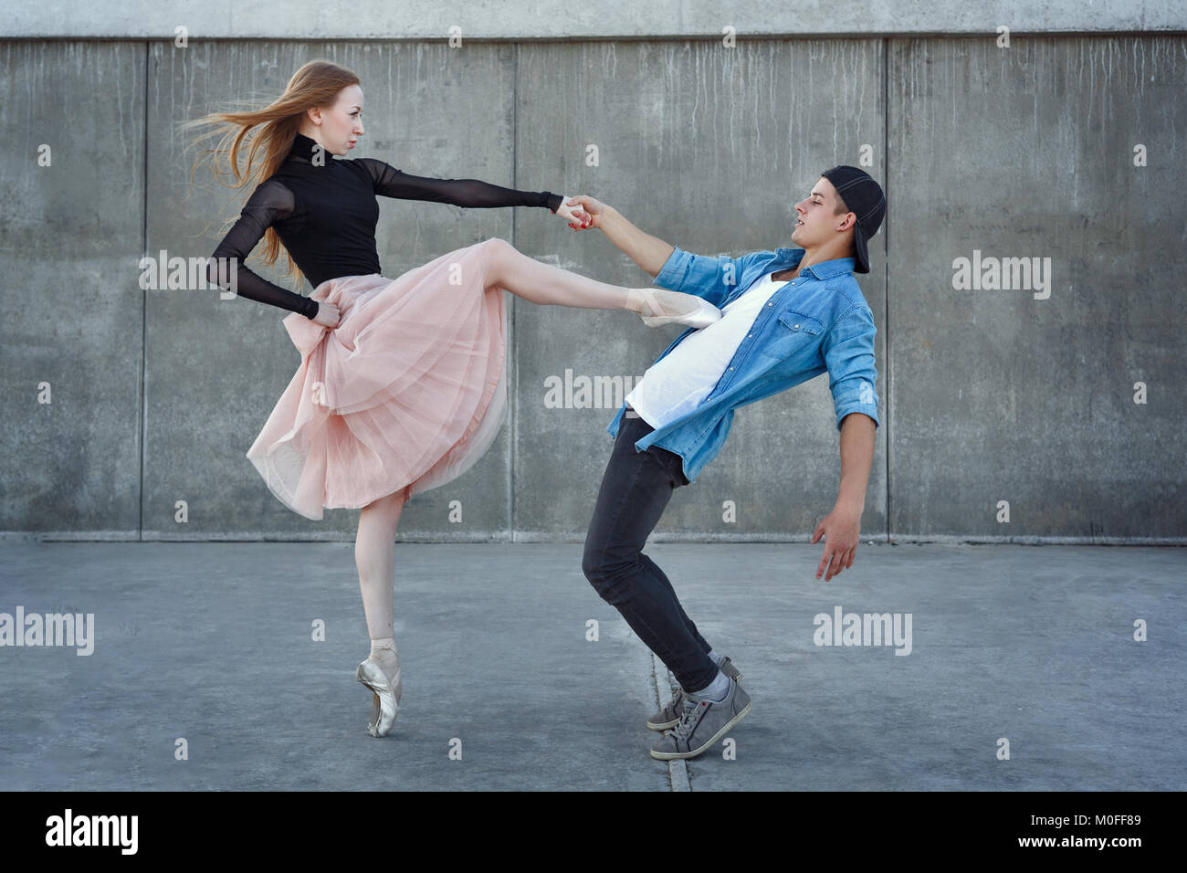 Bailes modernos fotografías e imágenes de alta resolución - Página 10 -  Alamy