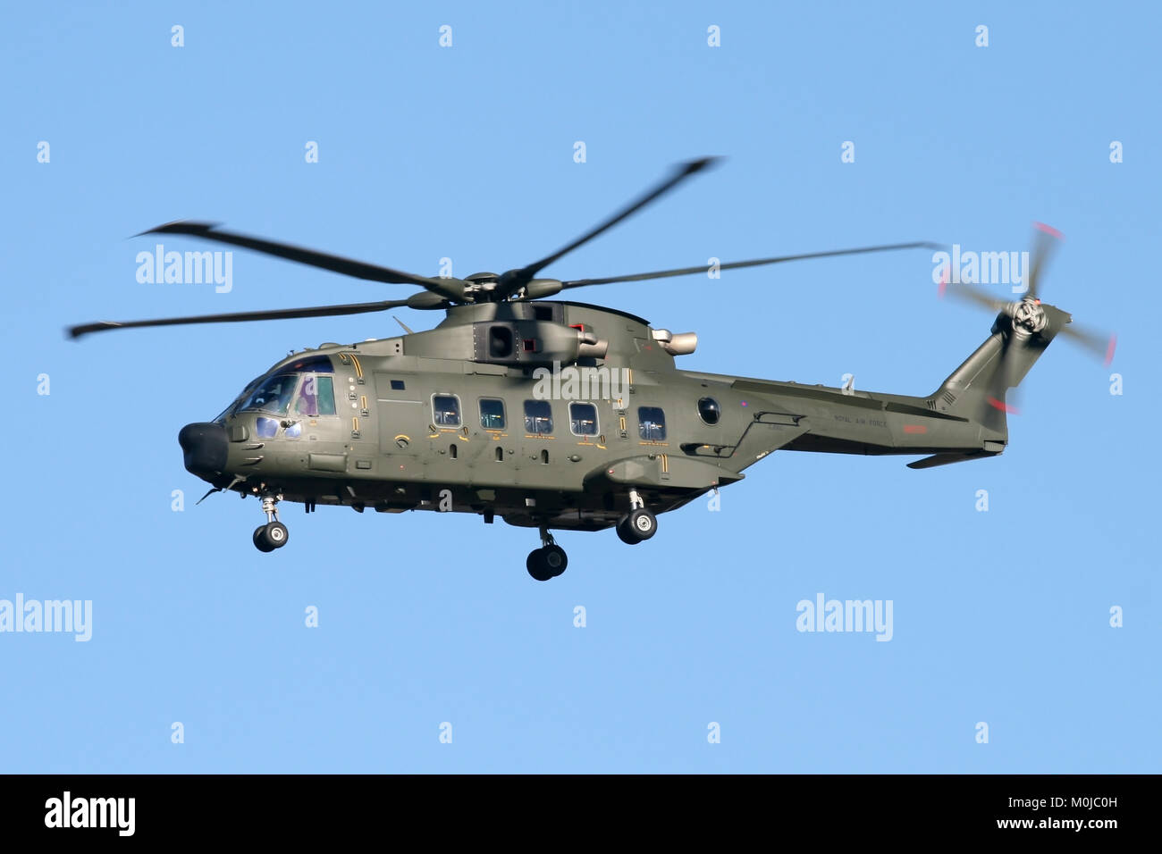 Un entregado recientemente RAF Merlin HC3un helicóptero del 28 Squadron en el enfoque en la RAF Marham. Estas se basan en la RAF Benson. Foto de stock
