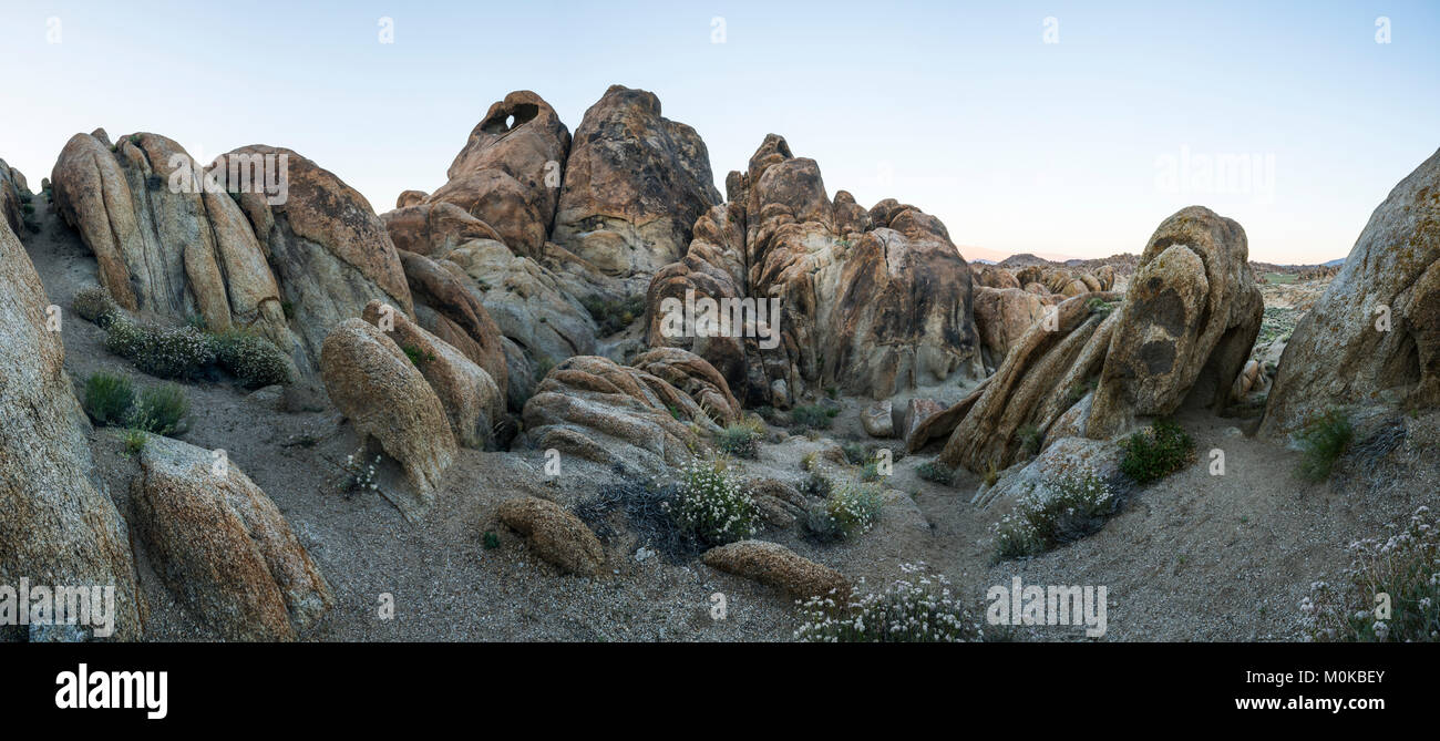 Panorámica de las colinas de Alabama después del atardecer; California, Estados Unidos de América Foto de stock