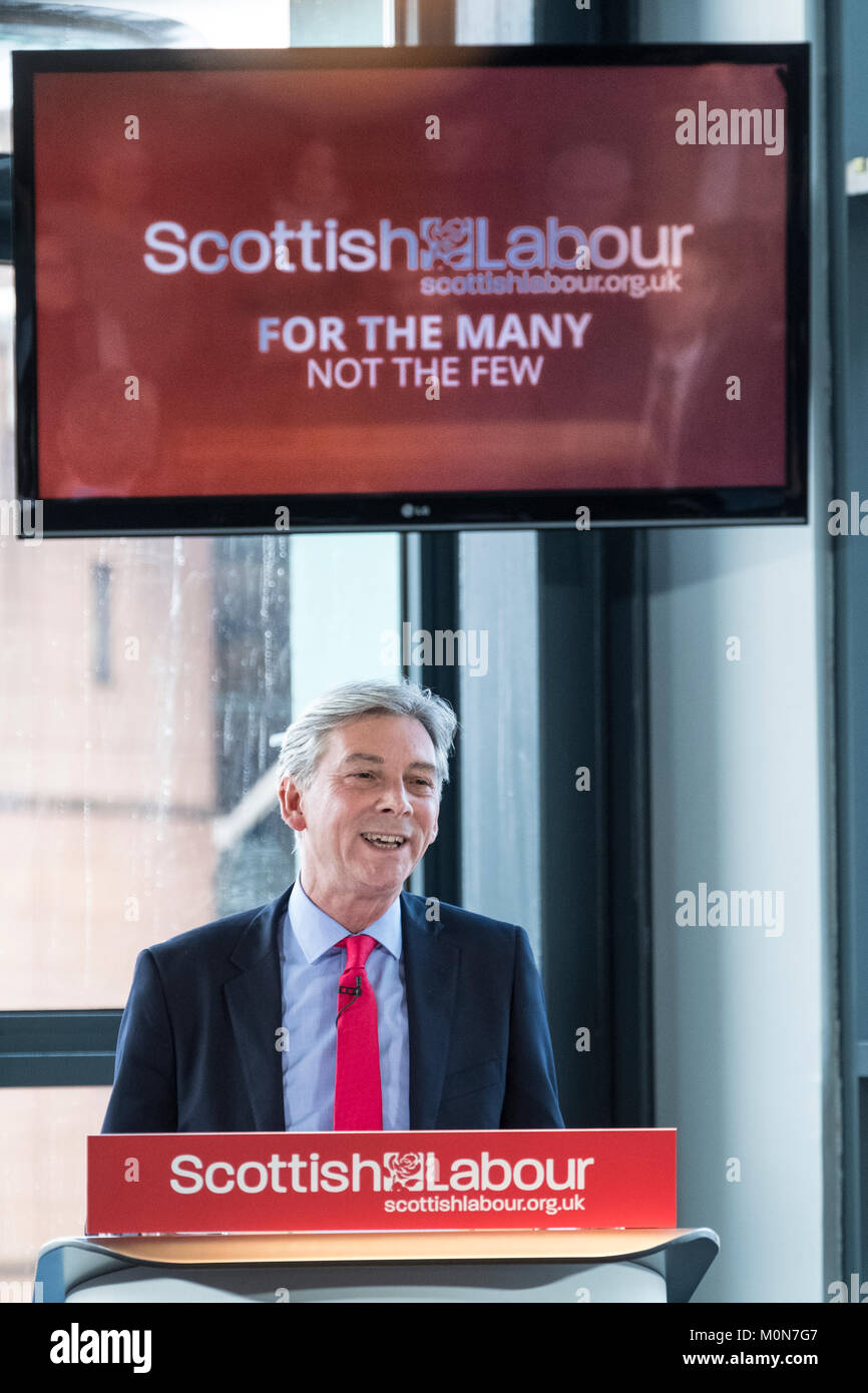 El líder del partido laborista escocés Richard Leonard ofrece un importante discurso en la Universidad de Abertay,19 Jan 2018 en Dundee, Escocia esquematización las políticas laborales. Foto de stock