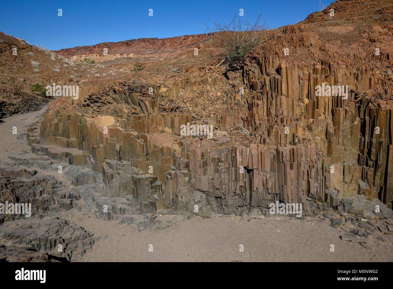 Columnas de basalto,órgano de tubos hechos de basalto,cerca de Twyfelfontein,región Kunene,Namibia Foto de stock