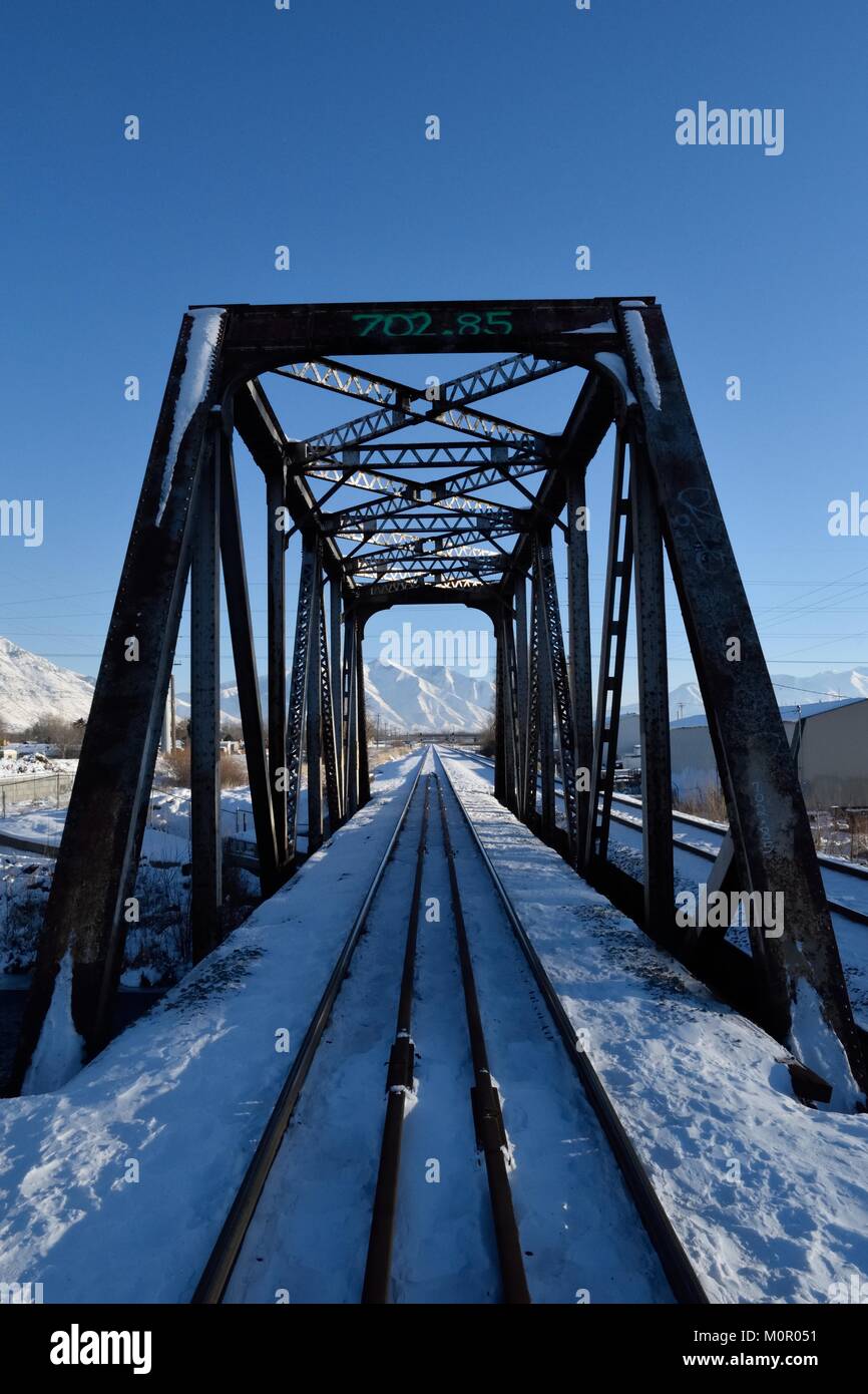 La cercha Raildroad viejo puente sobre el río Provo en Utah Foto de stock