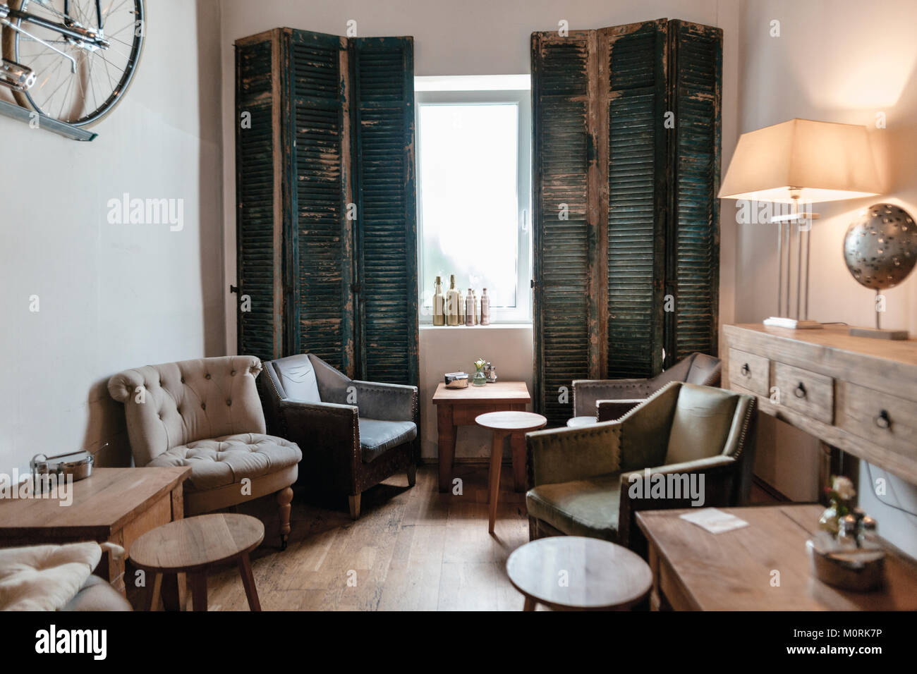 Interior de un café Foto de stock