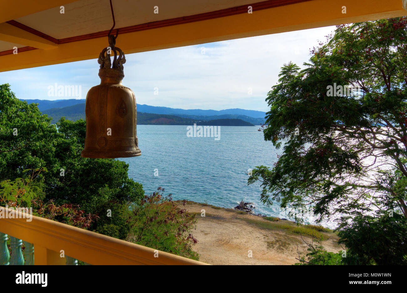 Asia,Tailandia,Koh Samui Island,Bophut, Big Buddha - Templo Wat Phra Yai,típica campanas Foto de stock