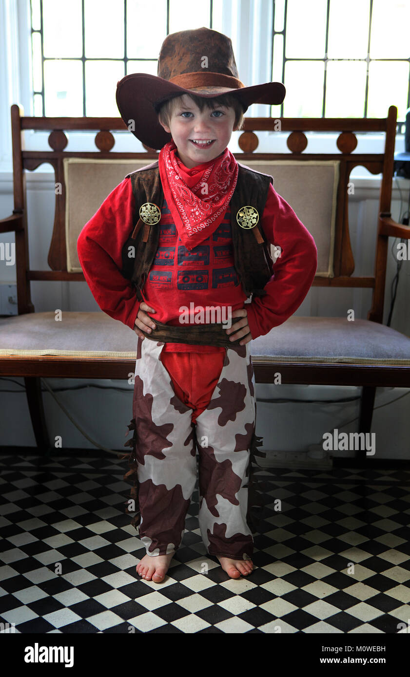 no pueden ver cumpleaños asesino Cowboy outfits fotografías e imágenes de alta resolución - Alamy