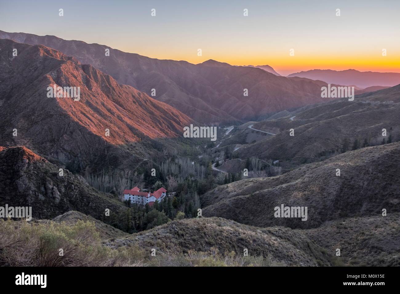 Argentina,Provincia de Mendoza,Villavicencio,Road hacia la Reserva Natural Villavicencio Foto de stock