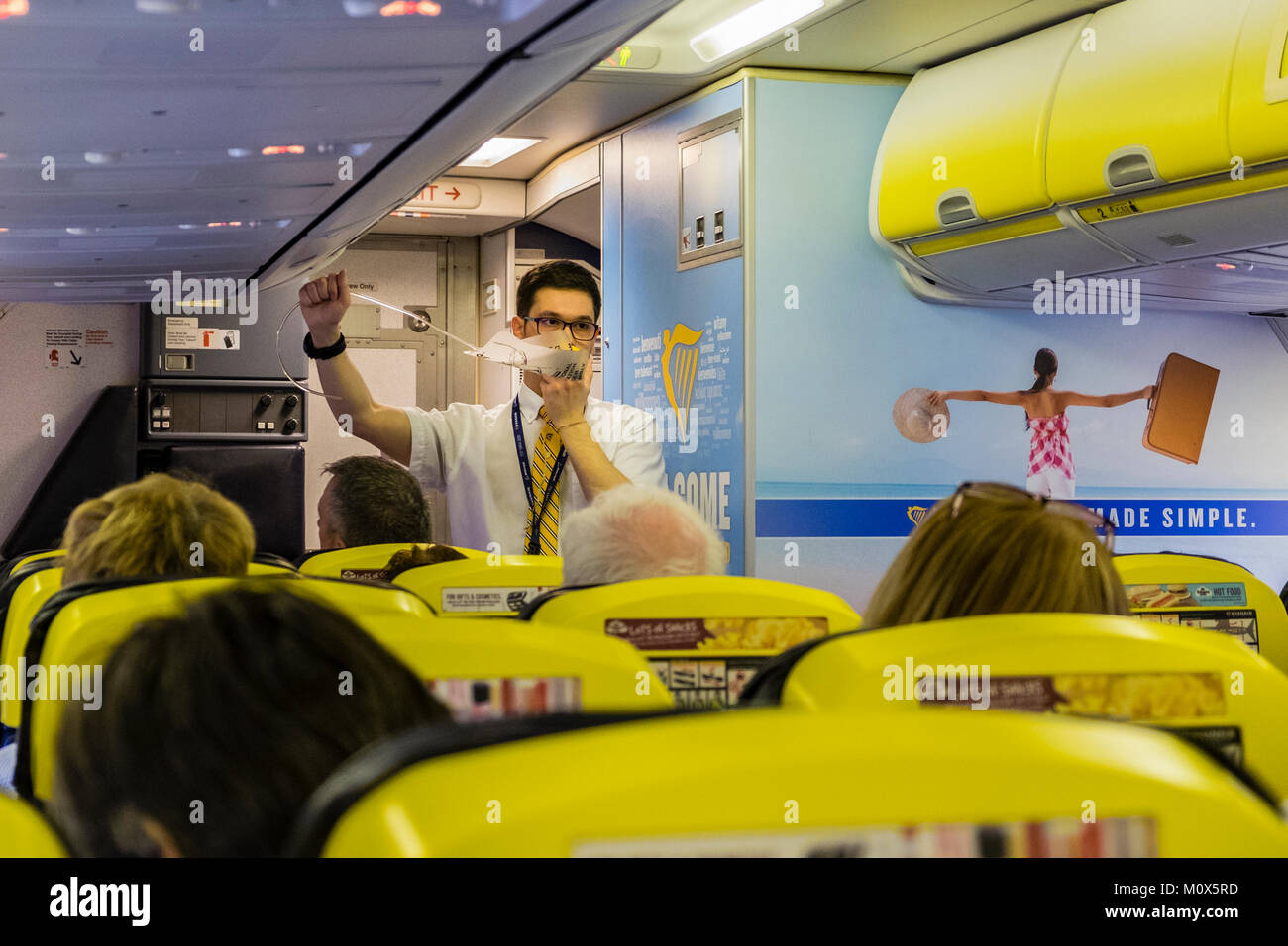Ryanair cabin crew fotografías e imágenes de alta resolución Página 2