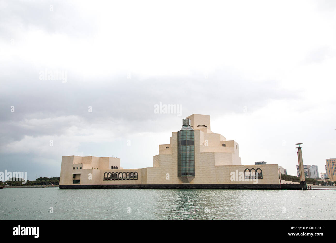 Ciudad de Doha, Qatar desde un mar Foto de stock