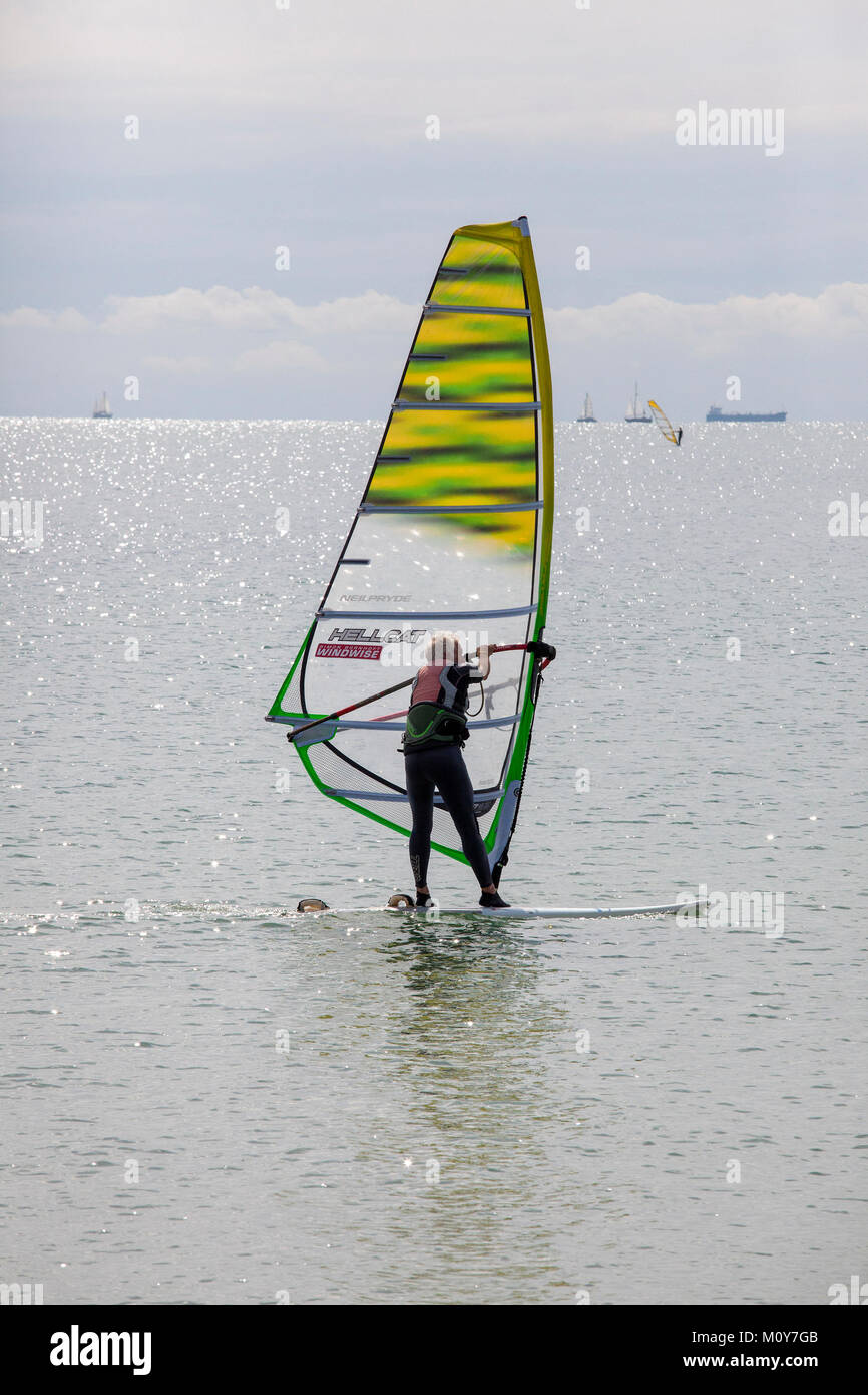 Single windsurfer fotografías e imágenes de alta resolución Alamy