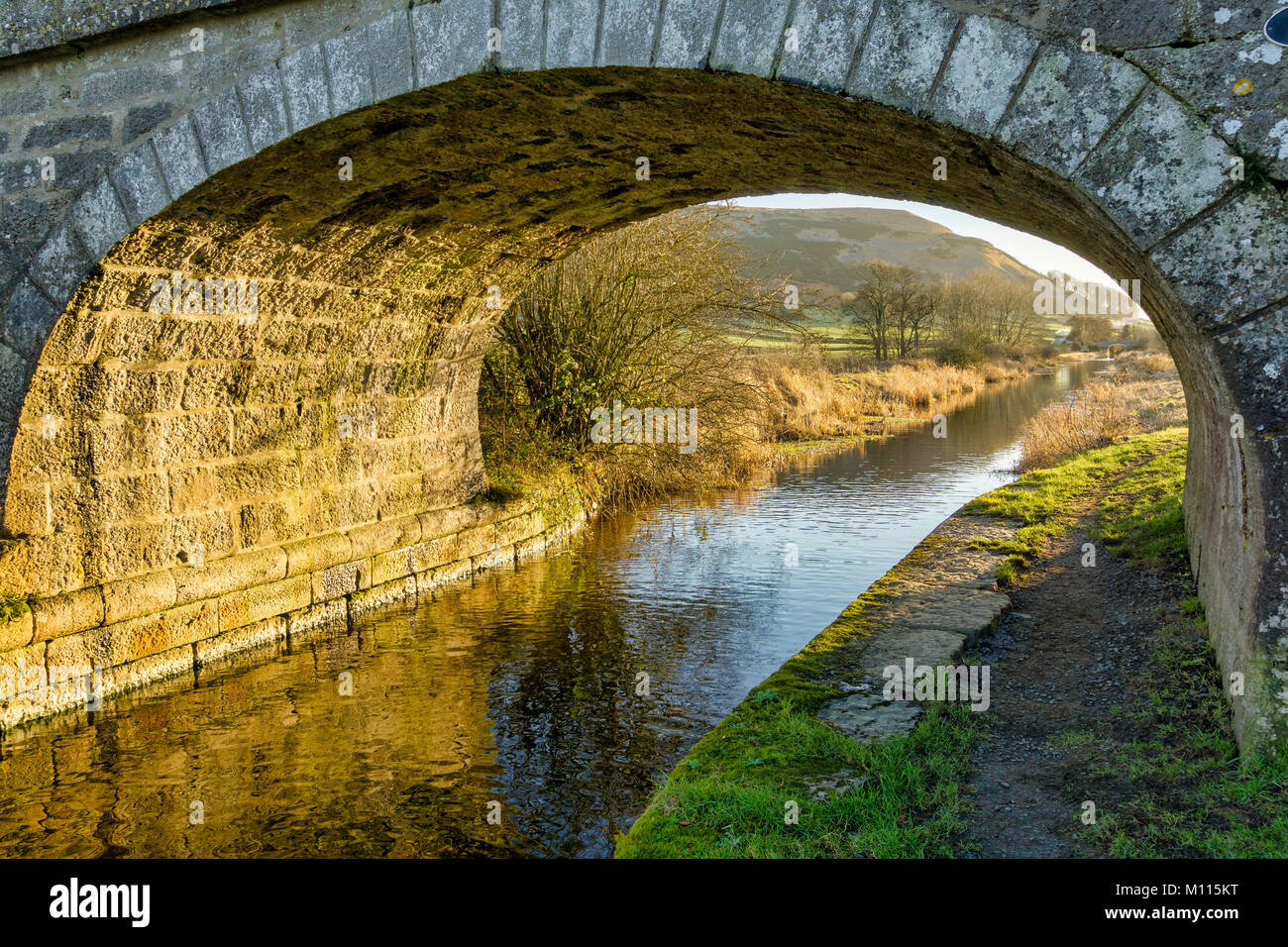 Un puente sobre el canal de Lancaster Foto de stock