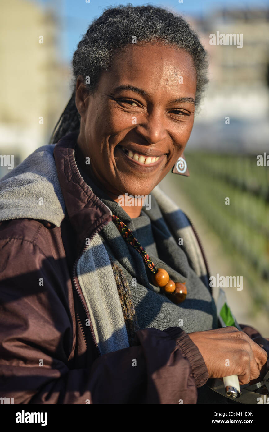 Retrato de mujer, Lisboa, Portugal, diciembre de 2017 Foto de stock