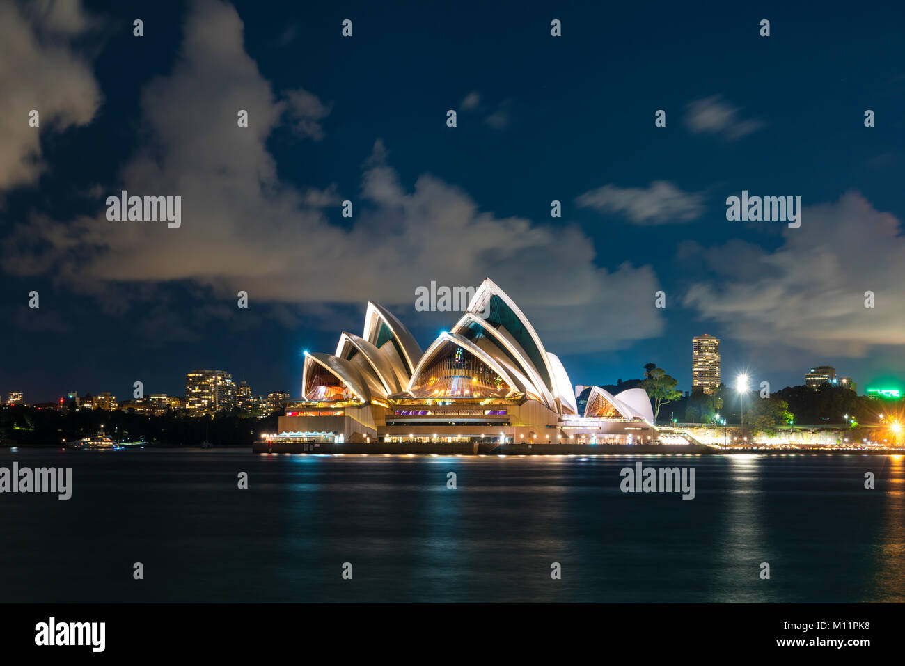 Sydney Opera House en la noche Foto de stock