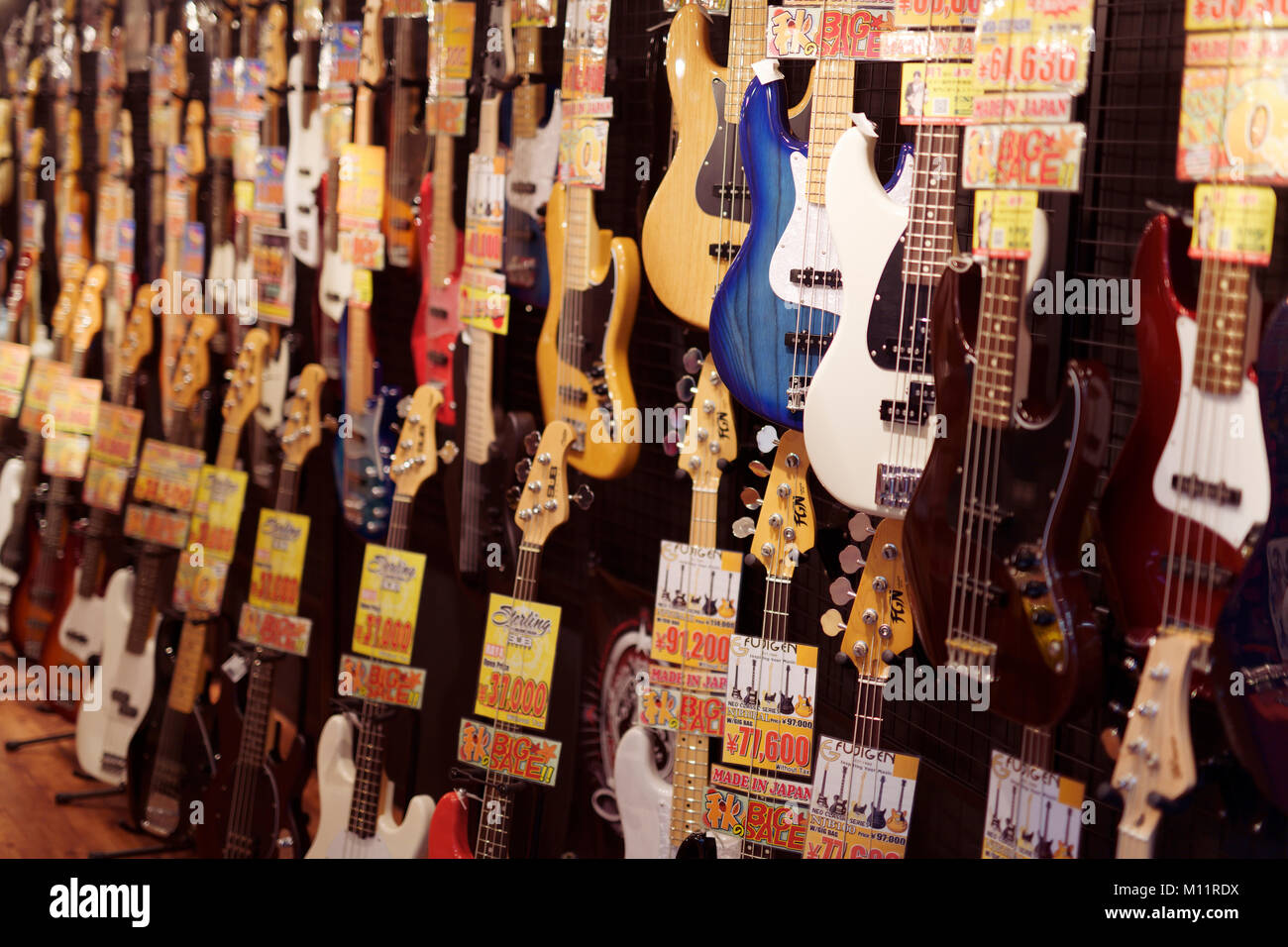 Tiendas De Guitarra Fotos e Imágenes de stock - Alamy