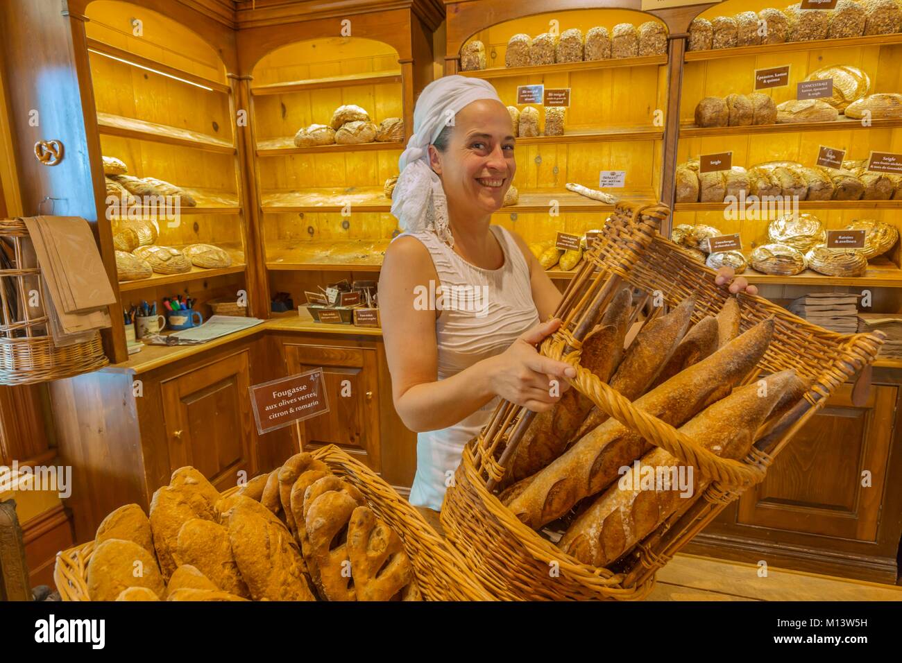 Canadá, provincia de Quebec, Bas-Saint-Laurent, Kamouraska Niemand, Panadería, uno de los panaderos Foto de stock