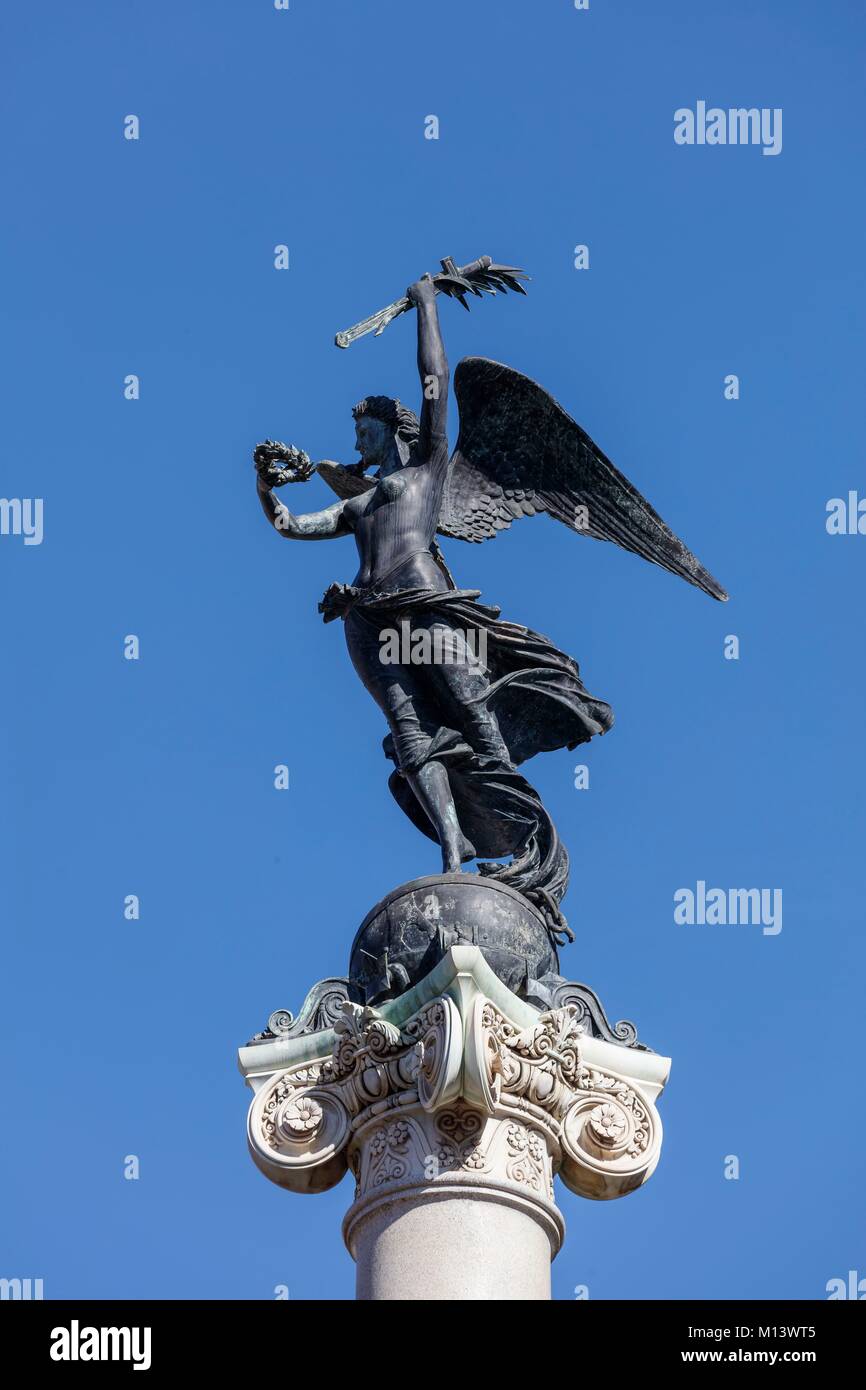 Italia, Campania, Nápoles, centro histórico catalogado como Patrimonio Mundial por la UNESCO, la plaza Mártir estatua Foto de stock