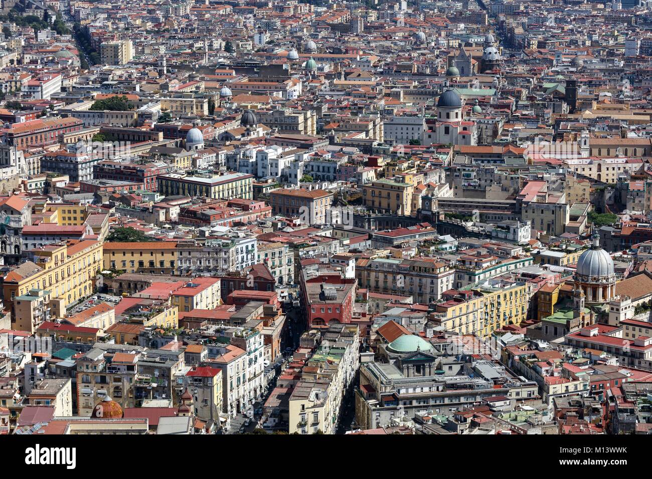 Italia, Campania, Nápoles, centro histórico catalogado como Patrimonio Mundial por la UNESCO, la ciudad Foto de stock