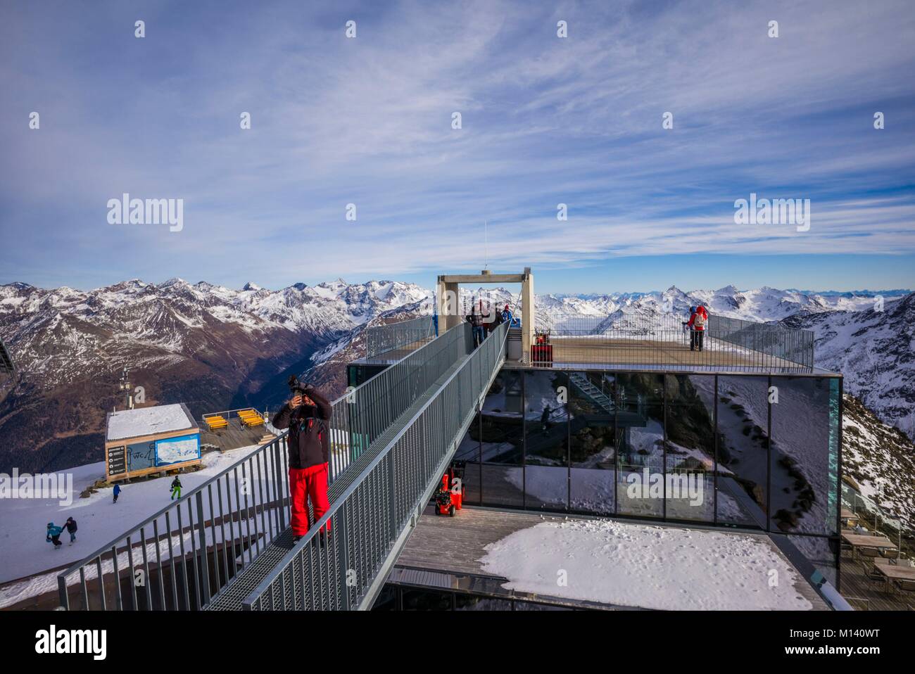 Austria, Tirol, Otztal, Solden, esquí de montaña, Gaislachkogl Gaislachkogl cumbre, altitud 3058 metros de hielo, restaurante gourmet Q Foto de stock