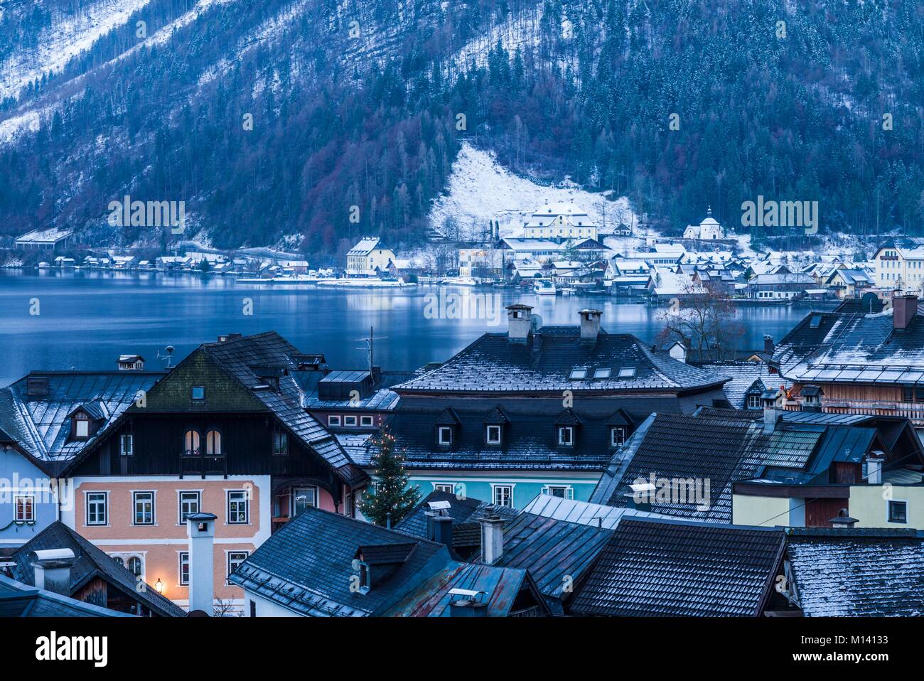 Austria, Austria Superior, Salzkamergut, Hallstatt, edificaciones Foto de stock